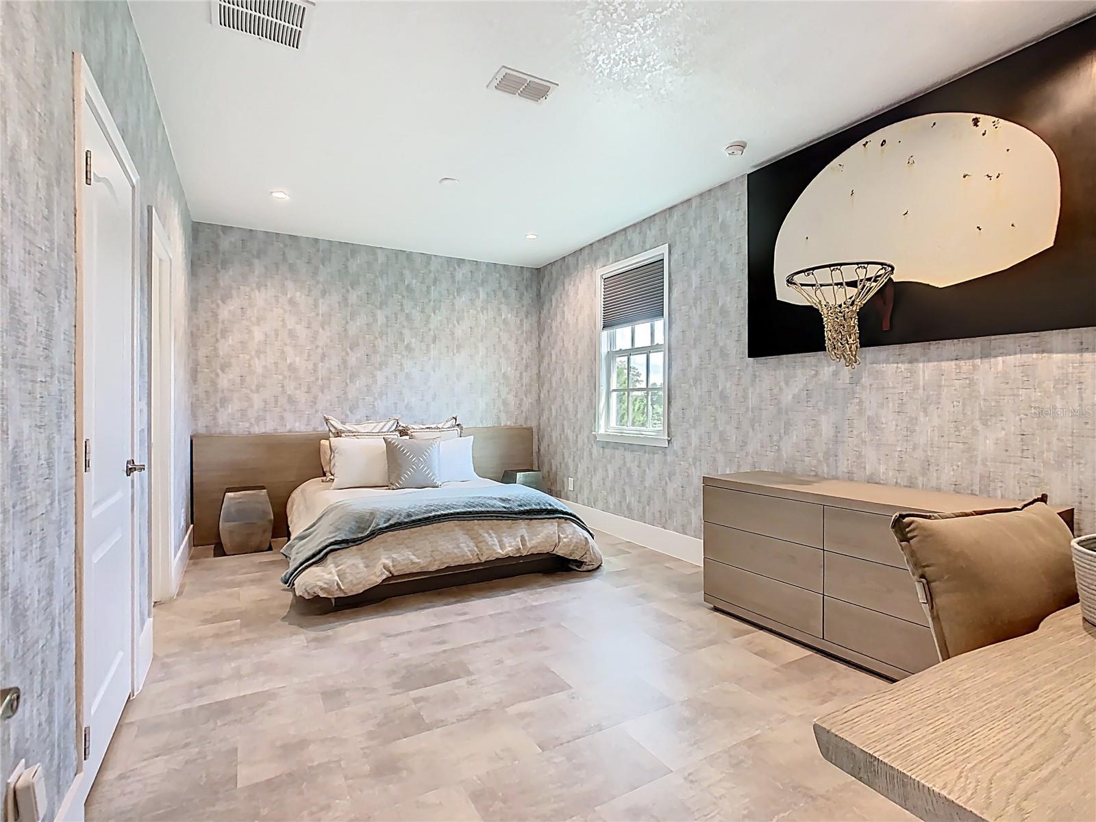 O6335502 Property Photo