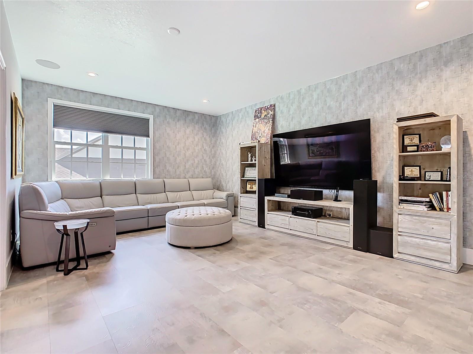 O6335502 Property Photo