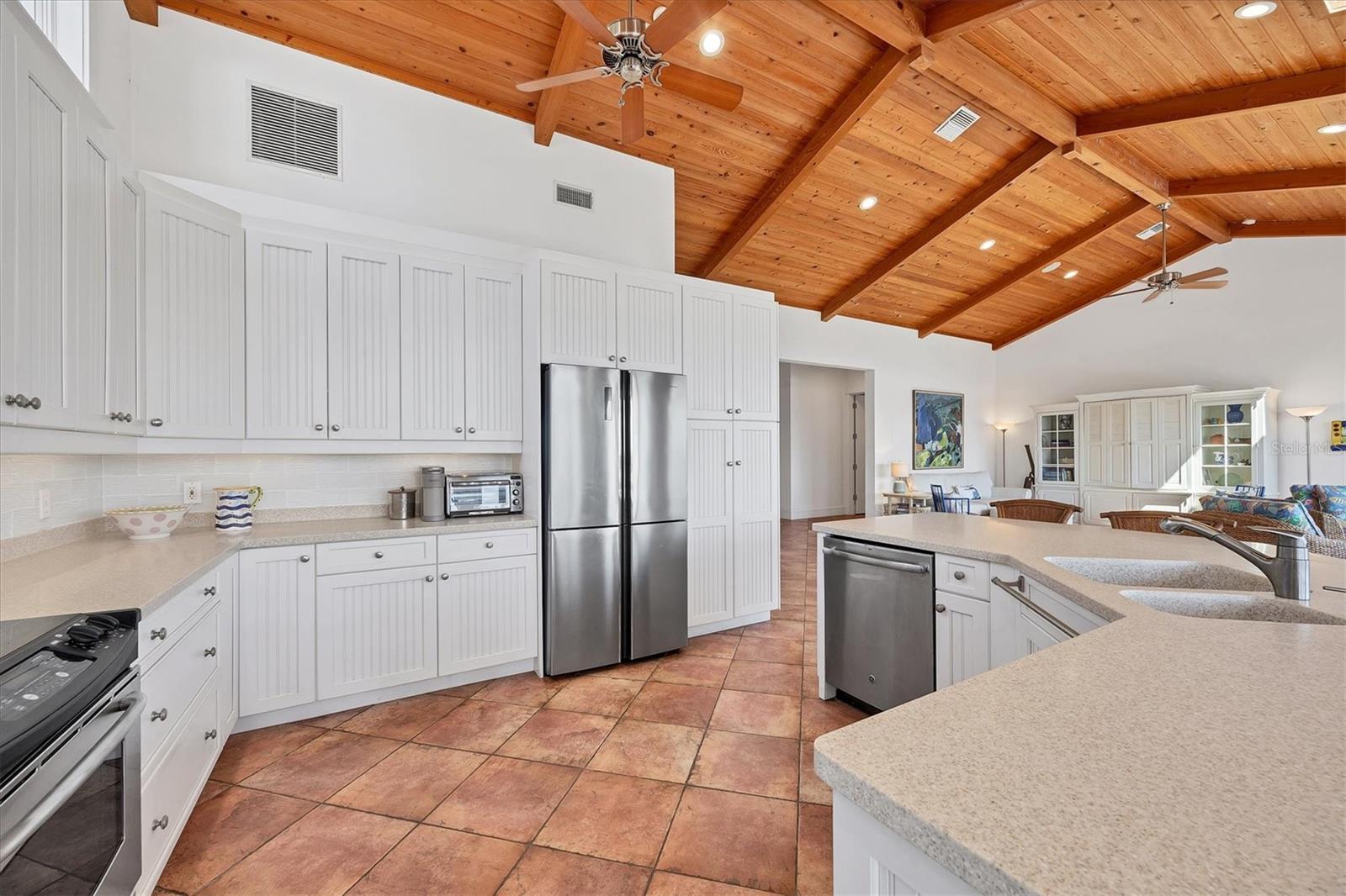 D6143418 Property Photo
