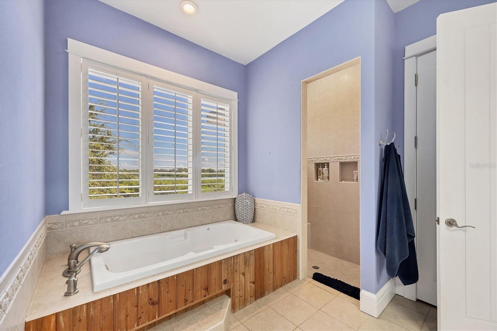 D6143418 Property Photo