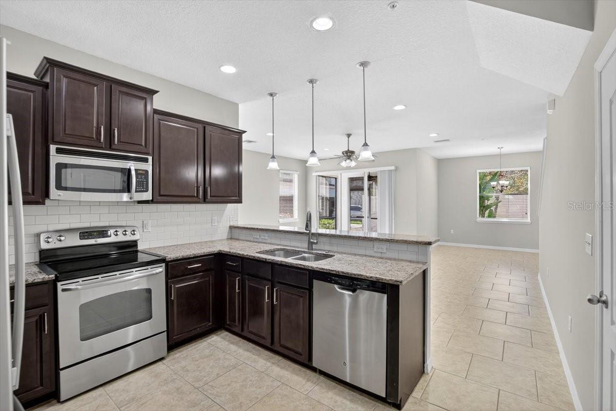 8632 MIRAMAR TERRACE CIR, TEMPLE TERRACE, FL, 33637