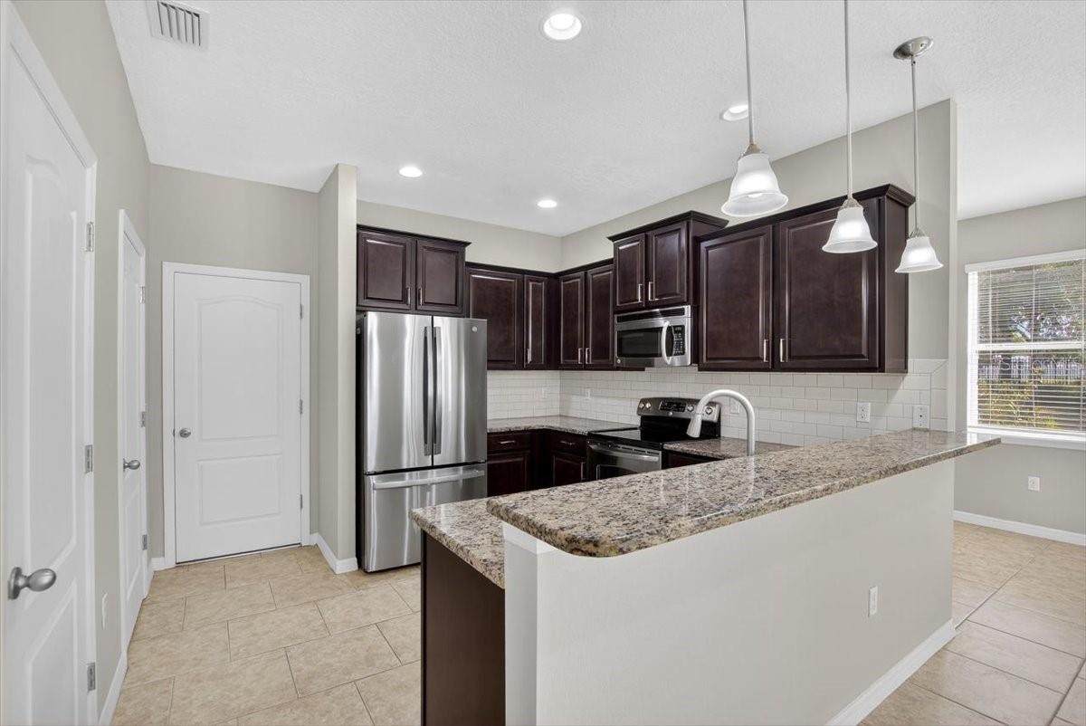 8632 MIRAMAR TERRACE CIR, TEMPLE TERRACE, FL, 33637