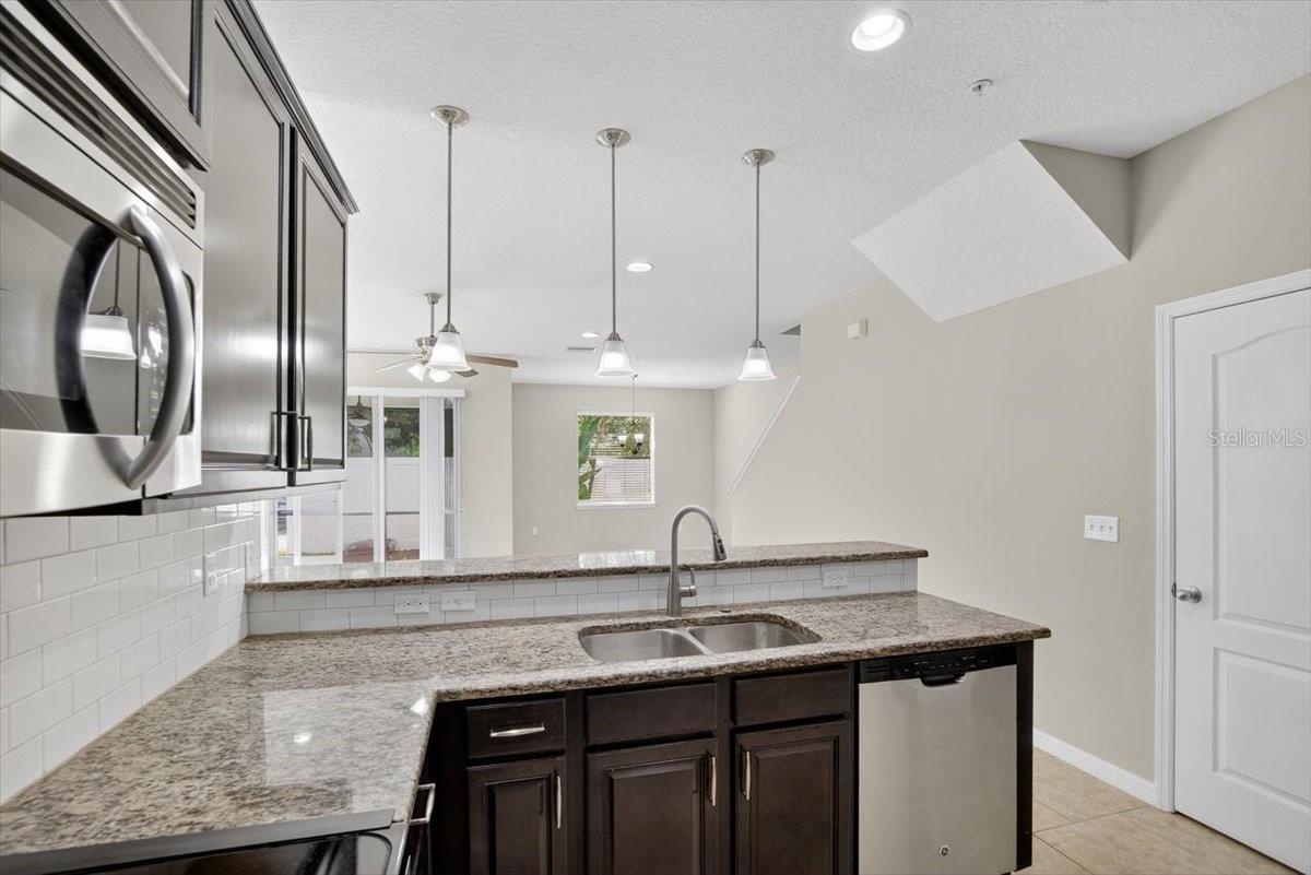 8632 MIRAMAR TERRACE CIR, TEMPLE TERRACE, FL, 33637