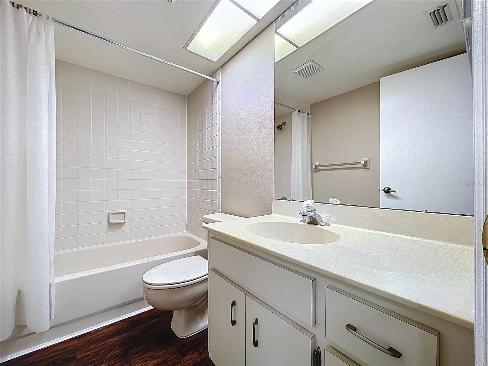 2020 LAKEVIEW DR #203, CLEARWATER, FL, 33763