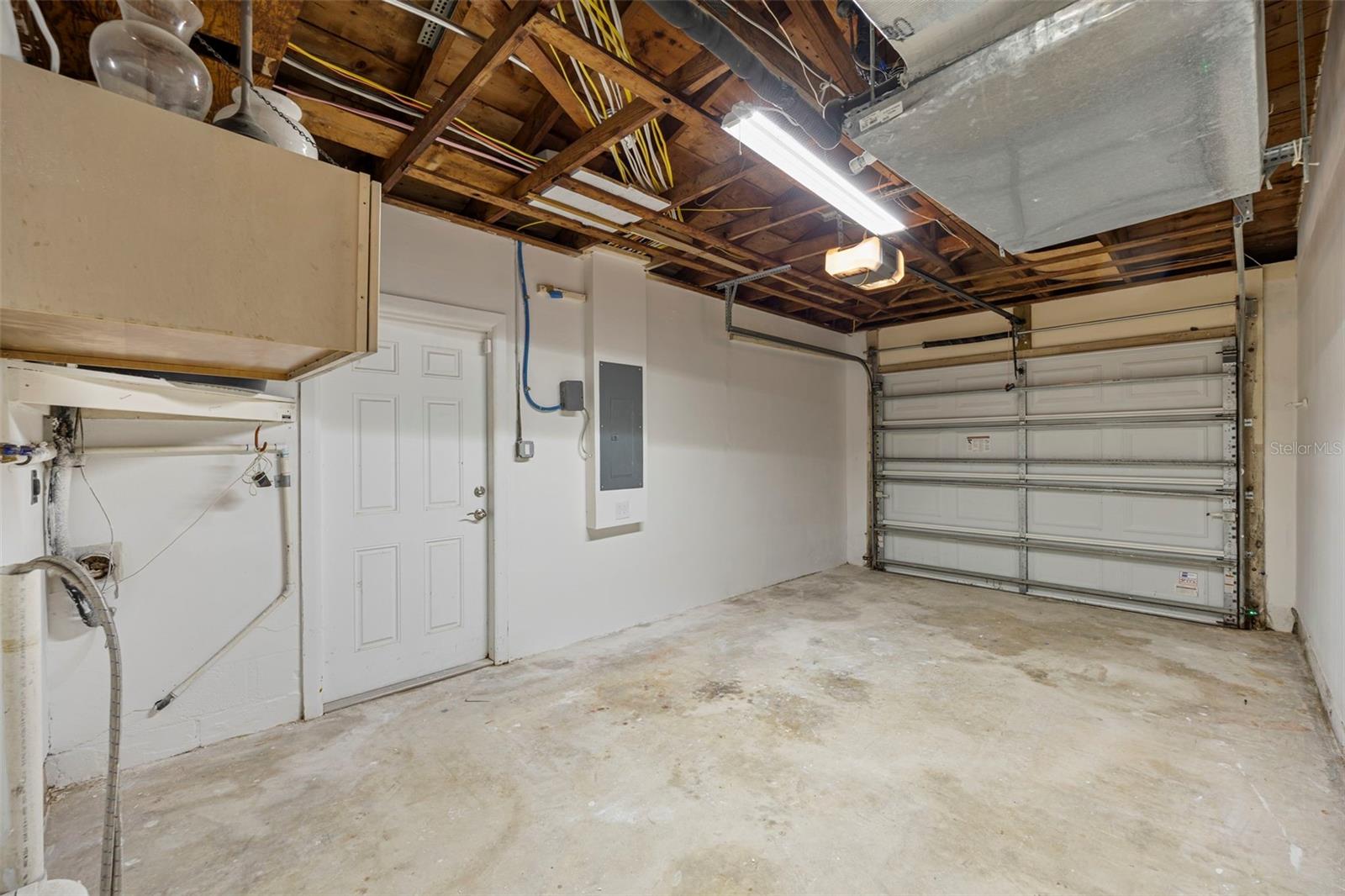 Oversized 1 car garage!