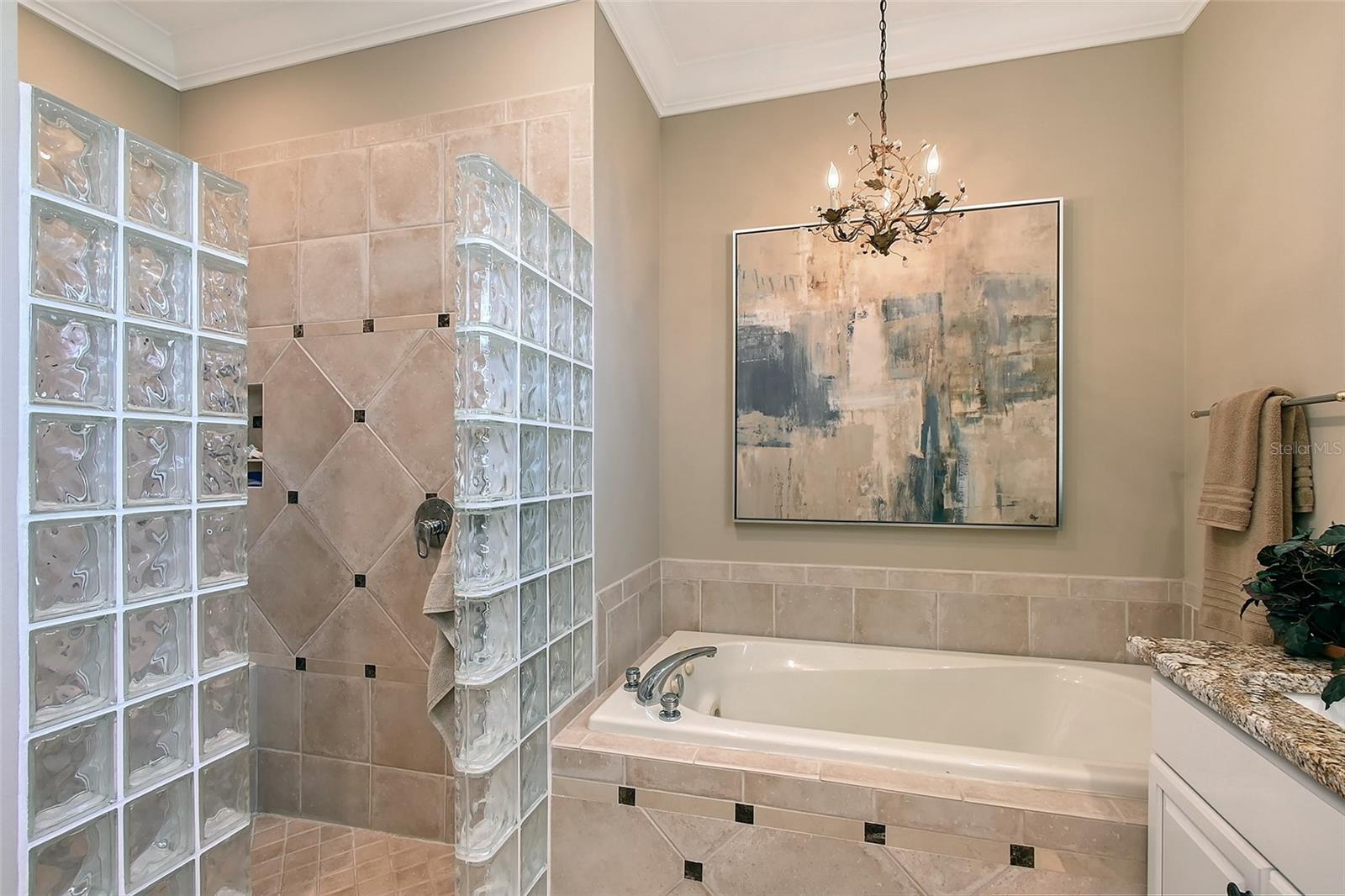 A4662015 Property Photo