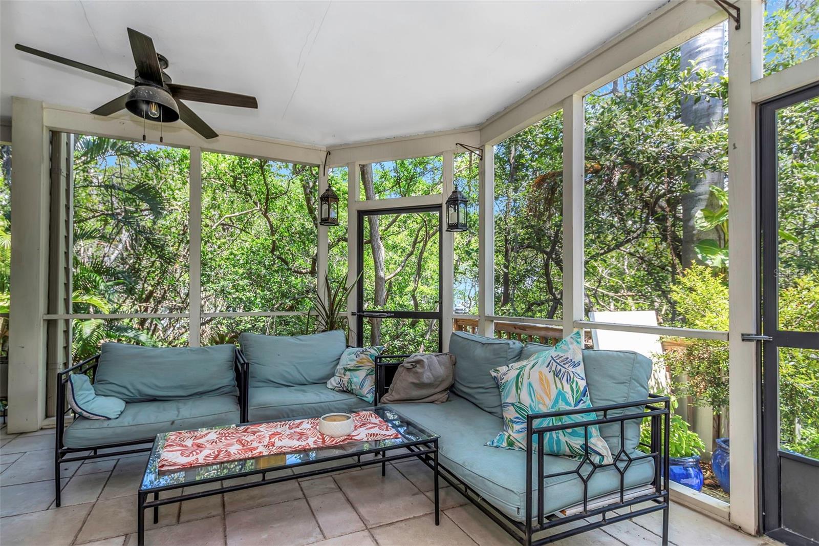 Outdoor screened lanai
