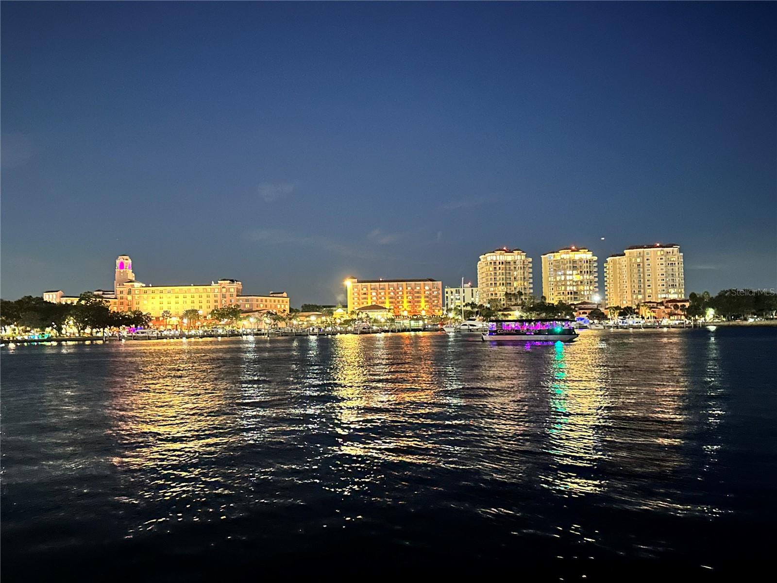 Downtown St Pete minutes away