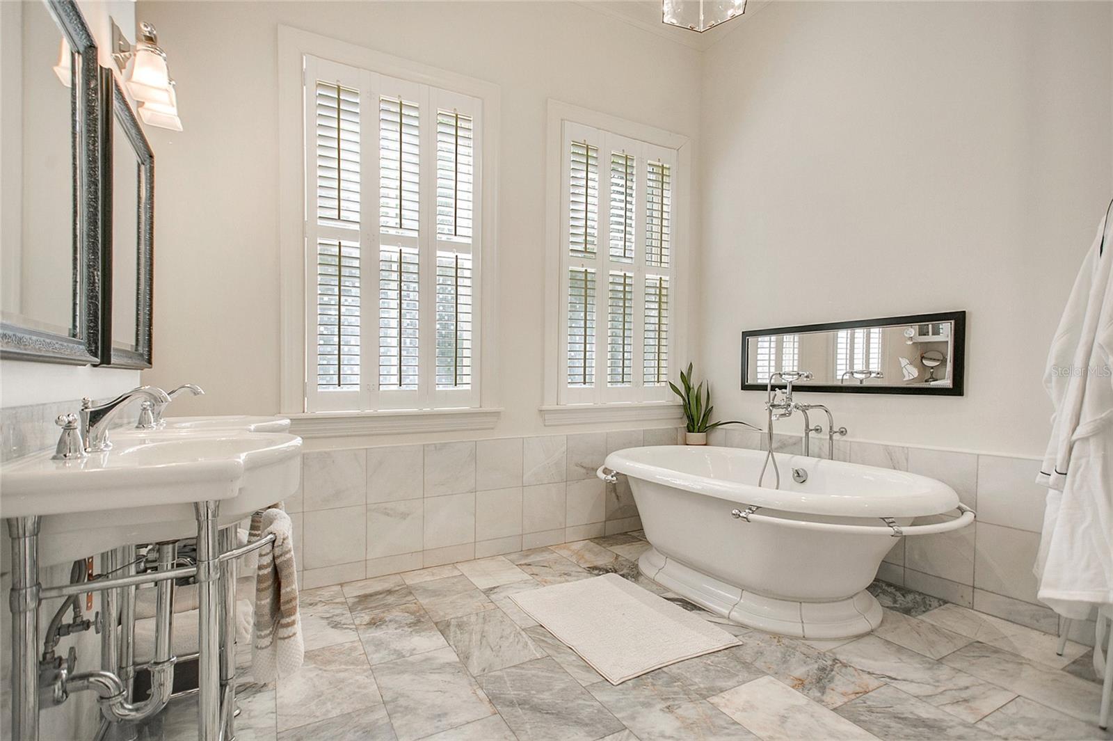 O6335825 Property Photo