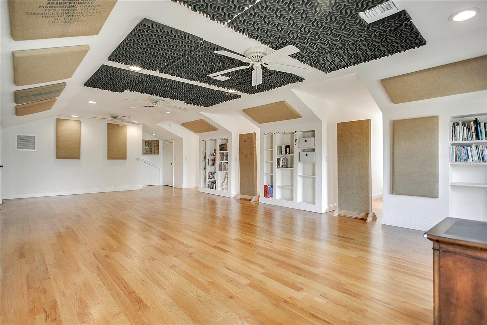 O6335825 Property Photo