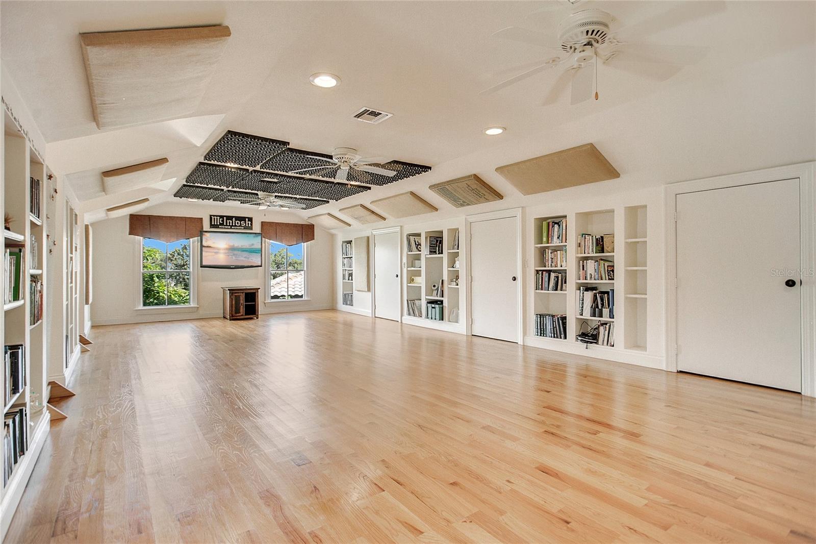 O6335825 Property Photo