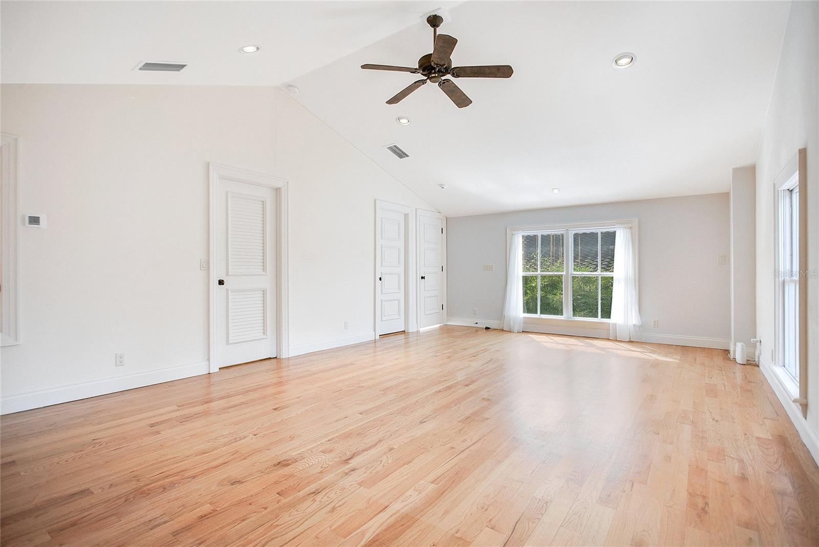 O6335825 Property Photo