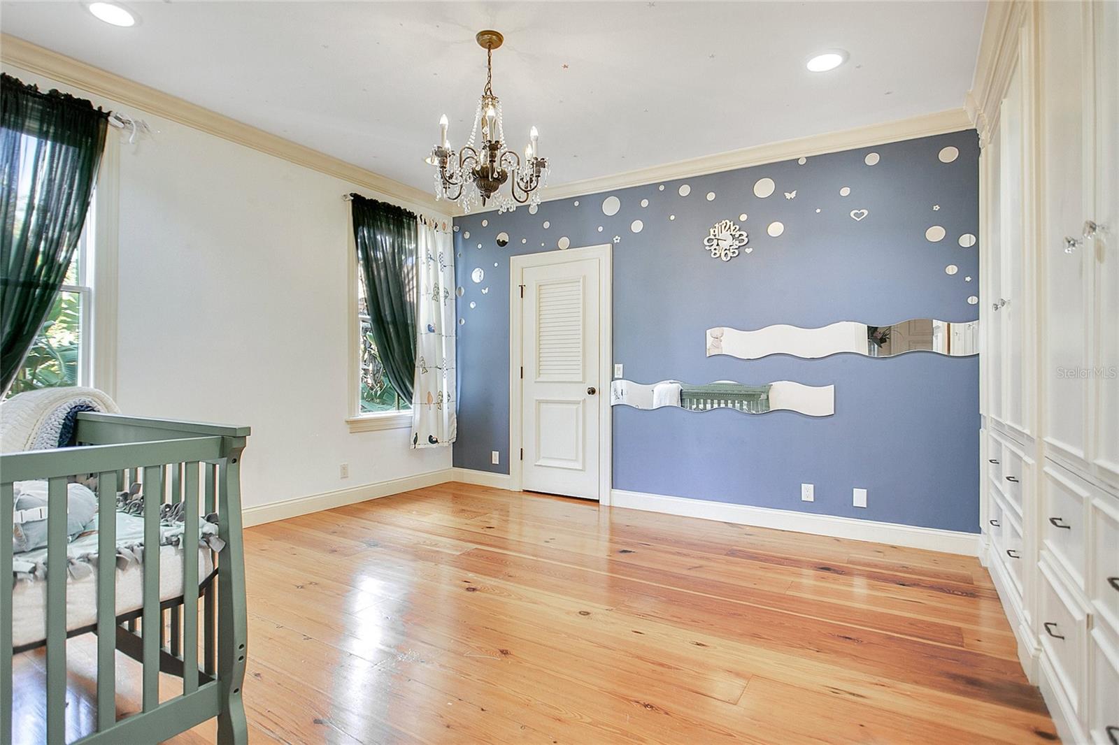 O6335825 Property Photo