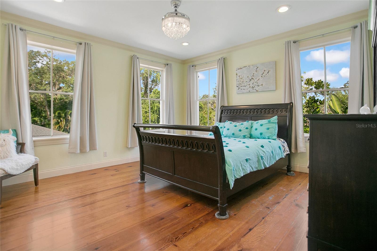 O6335825 Property Photo