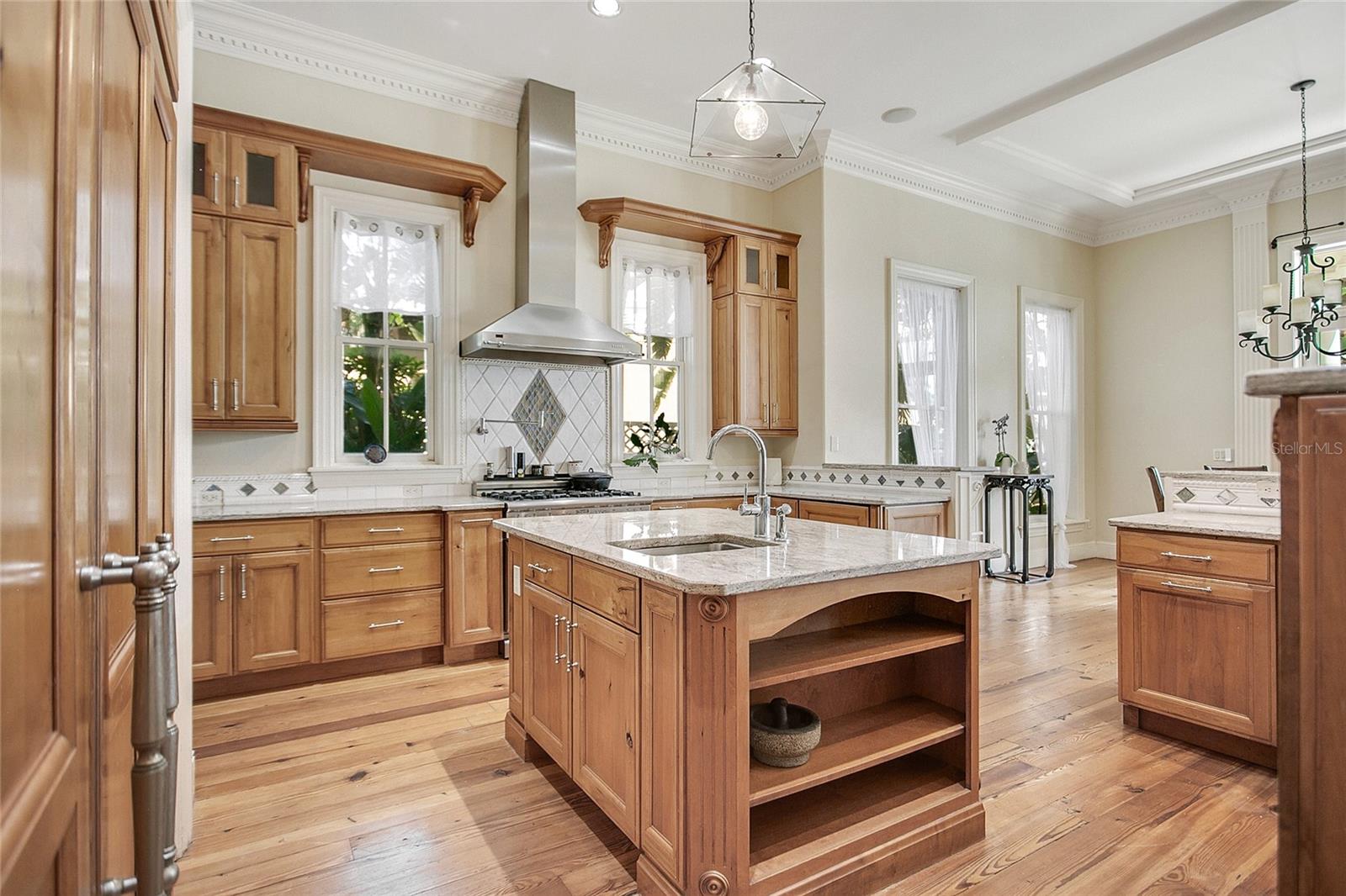 O6335825 Property Photo