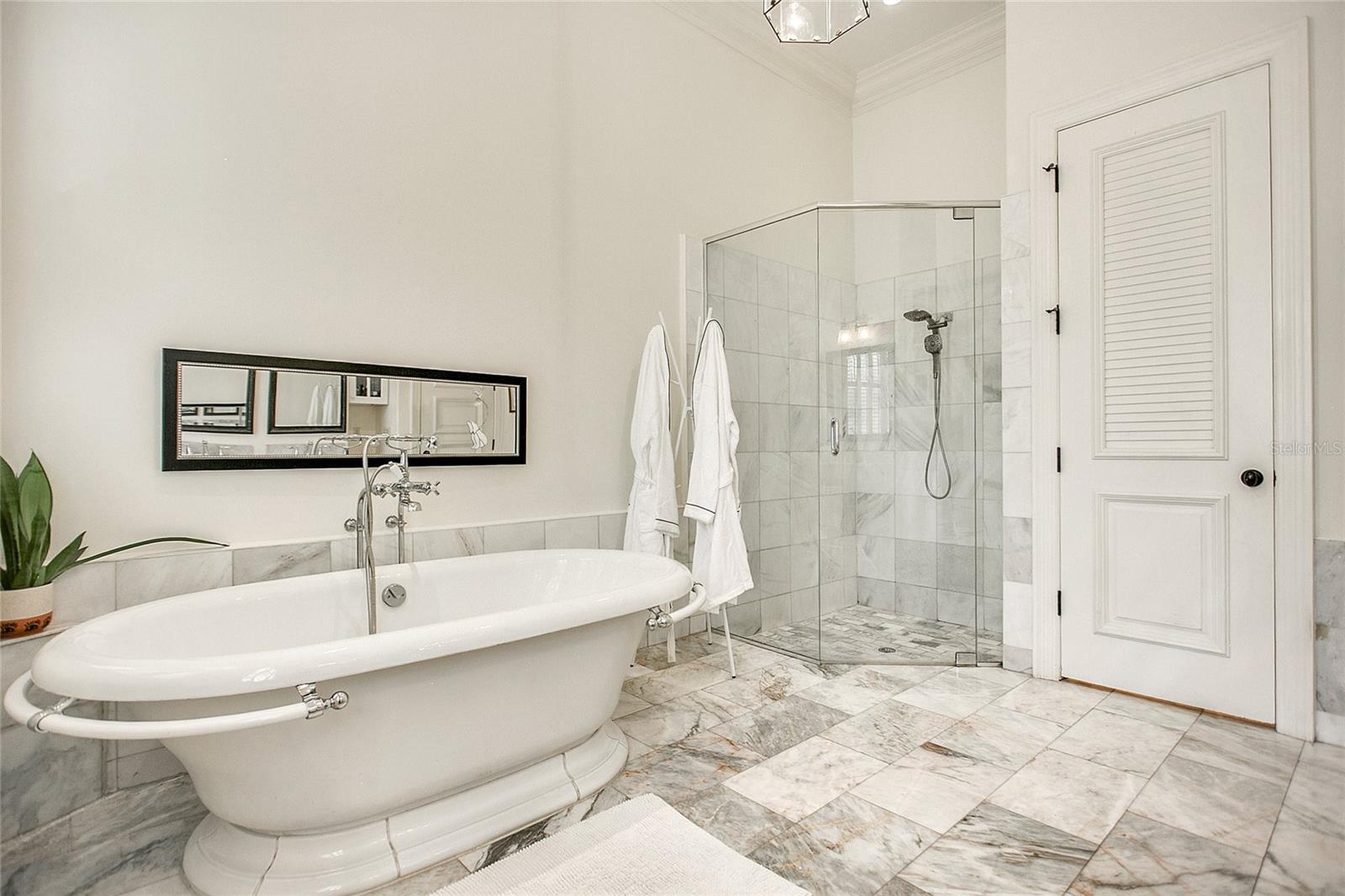 O6335825 Property Photo