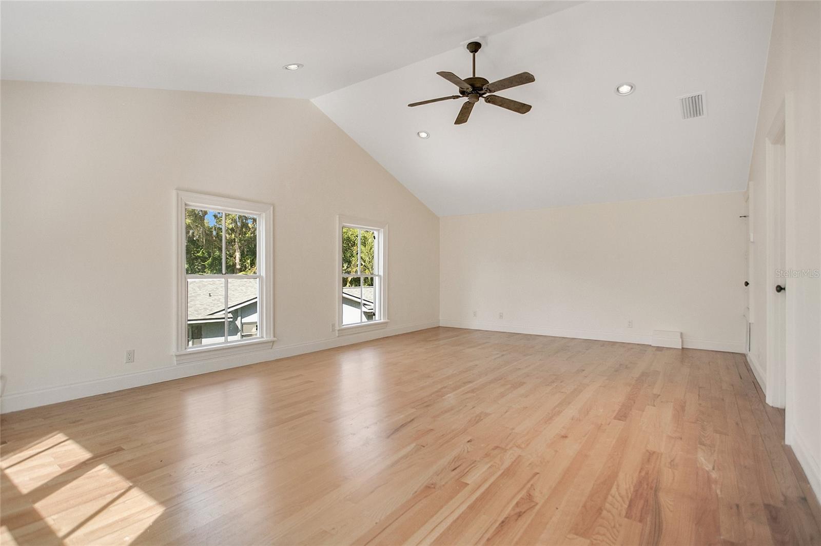 O6335825 Property Photo