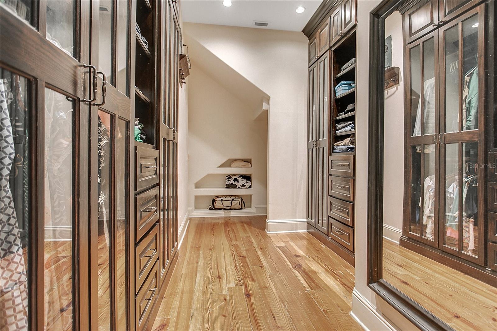 O6335825 Property Photo