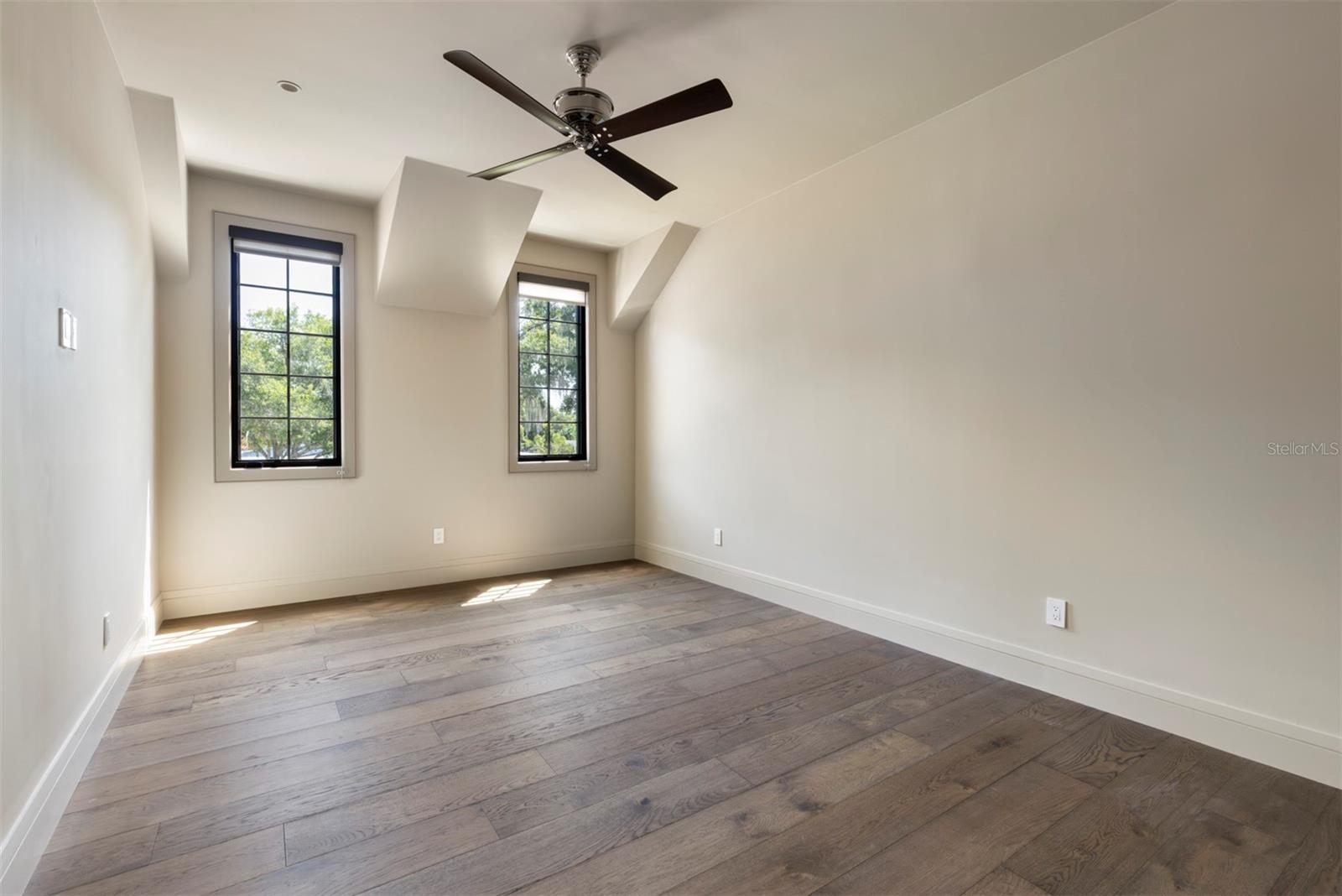 O6335854 Property Photo