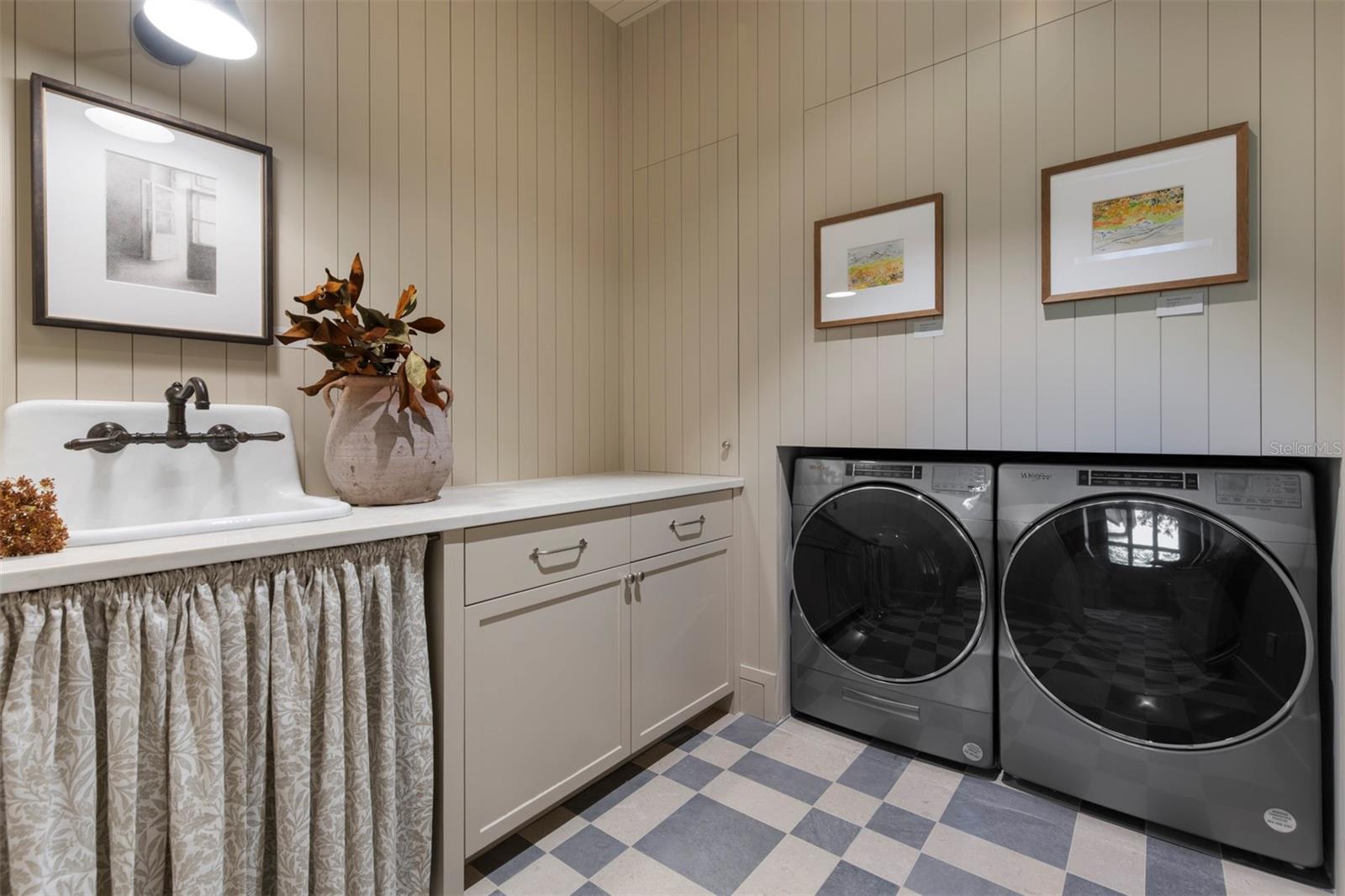 O6335854 Property Photo