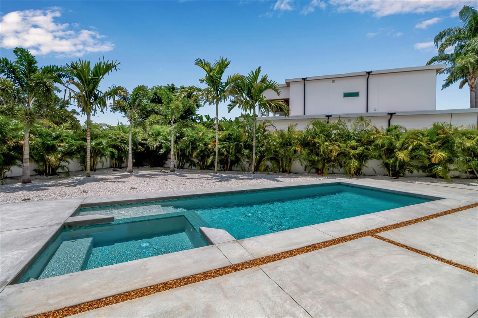 A4662120 Property Photo