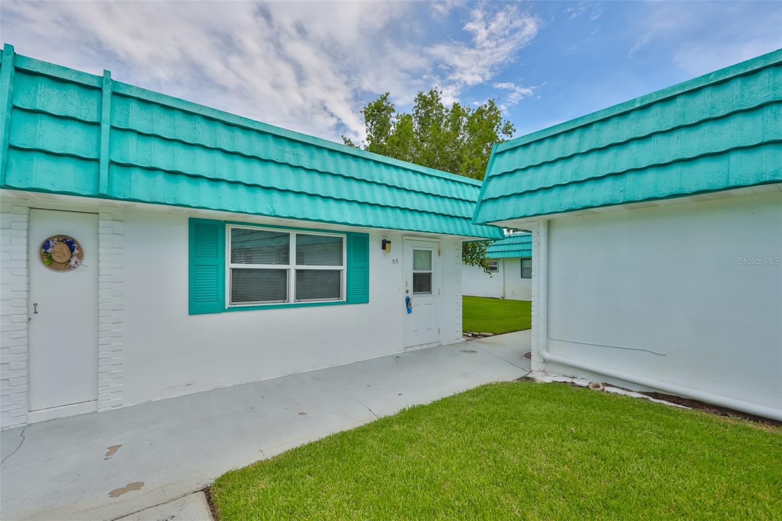 TB8417718 Property Photo