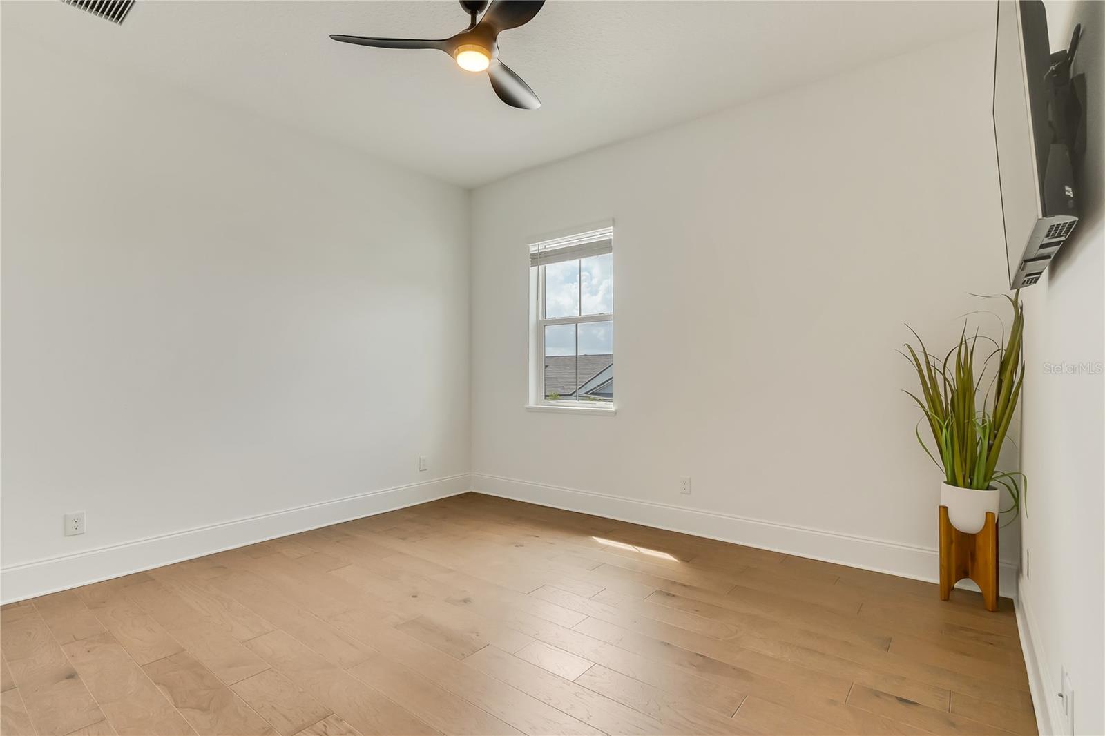 O6336142 Property Photo