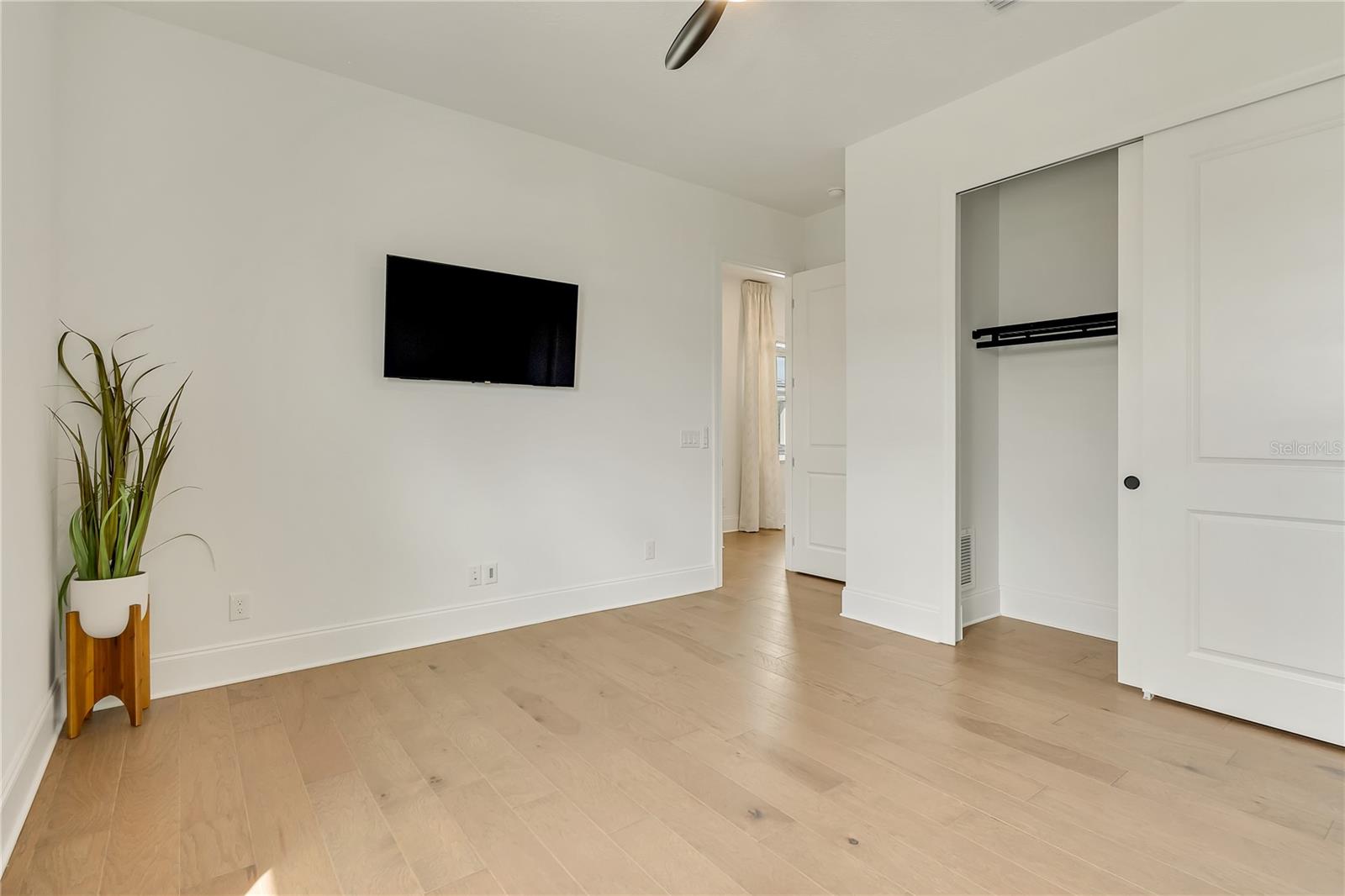 O6336142 Property Photo