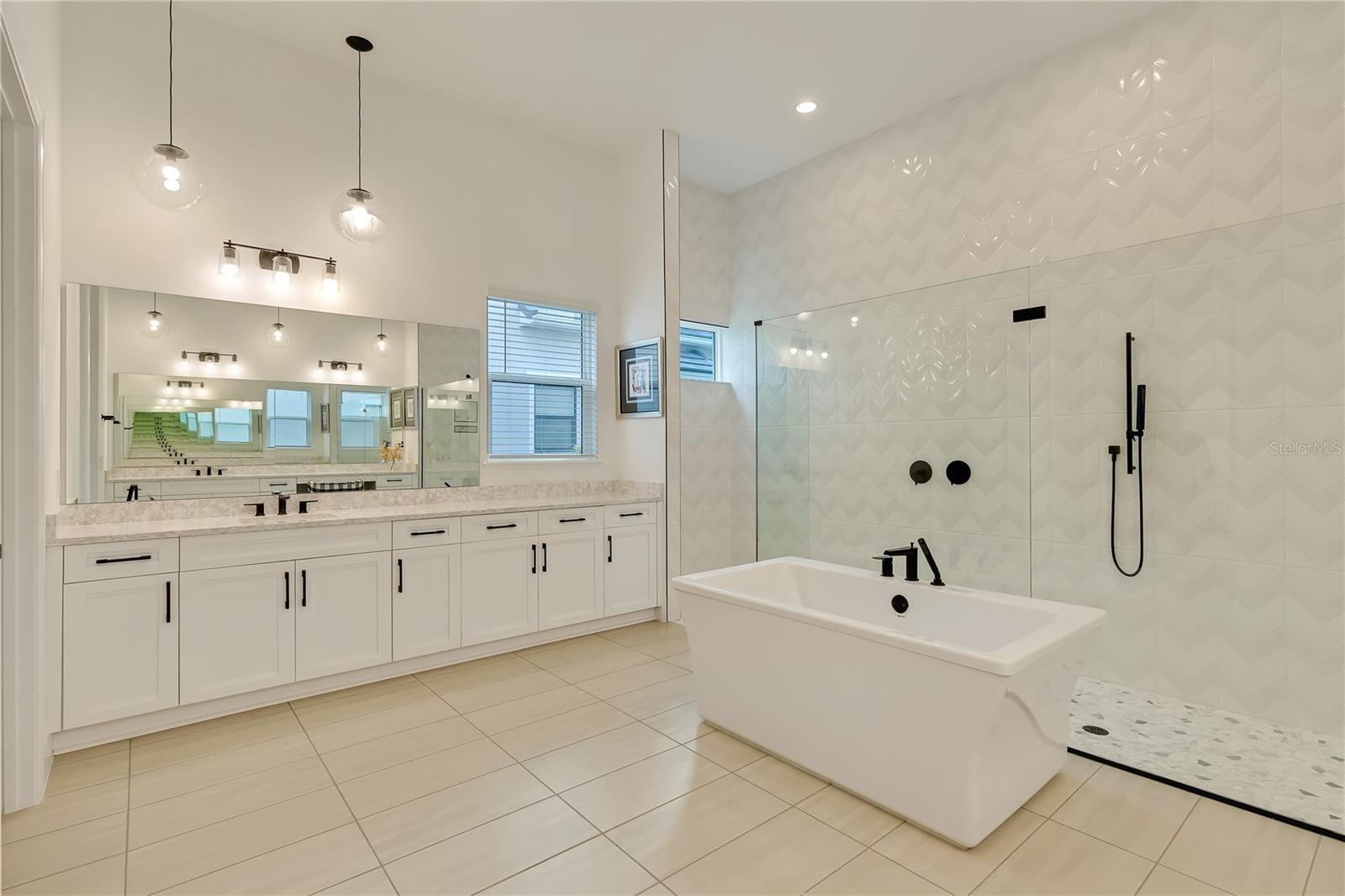 O6336142 Property Photo