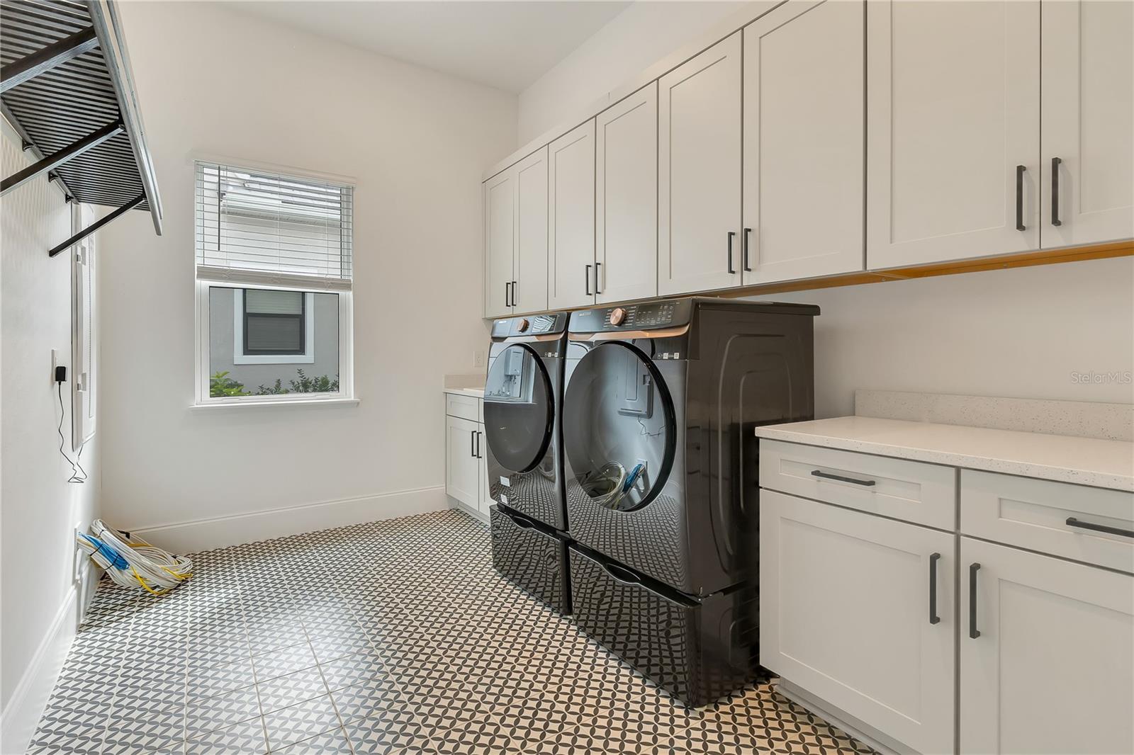 O6336142 Property Photo