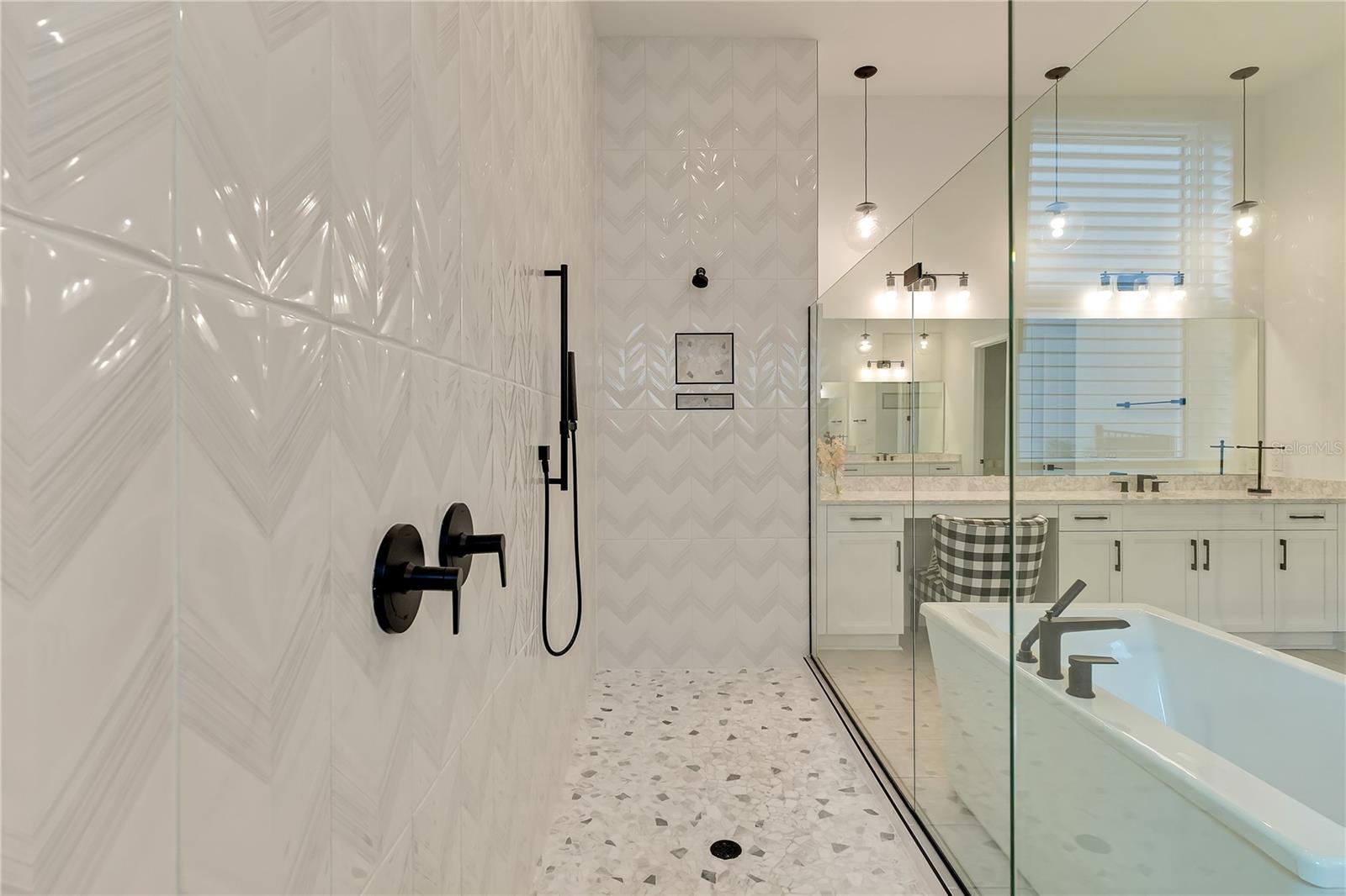 O6336142 Property Photo