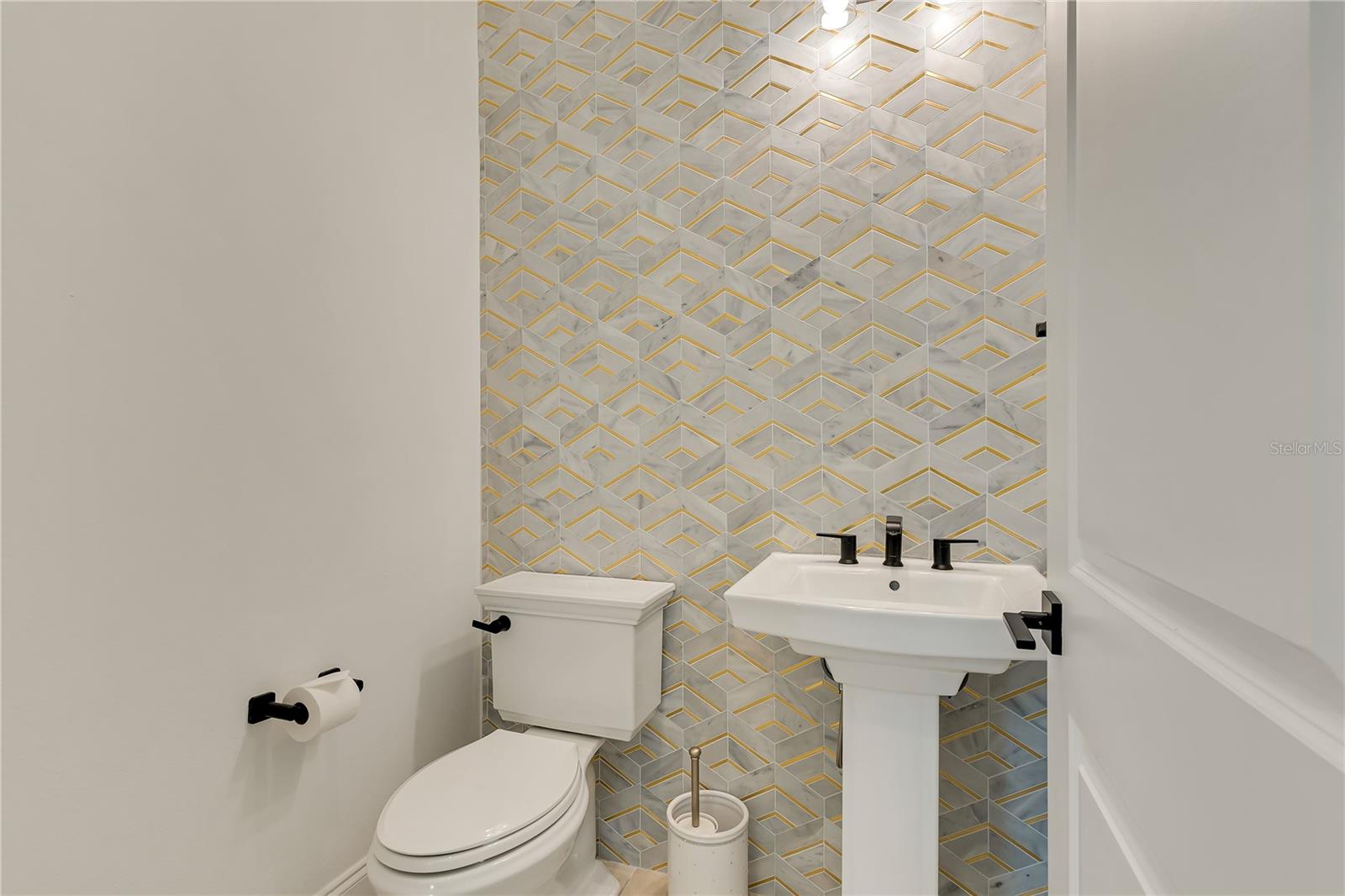 O6336142 Property Photo