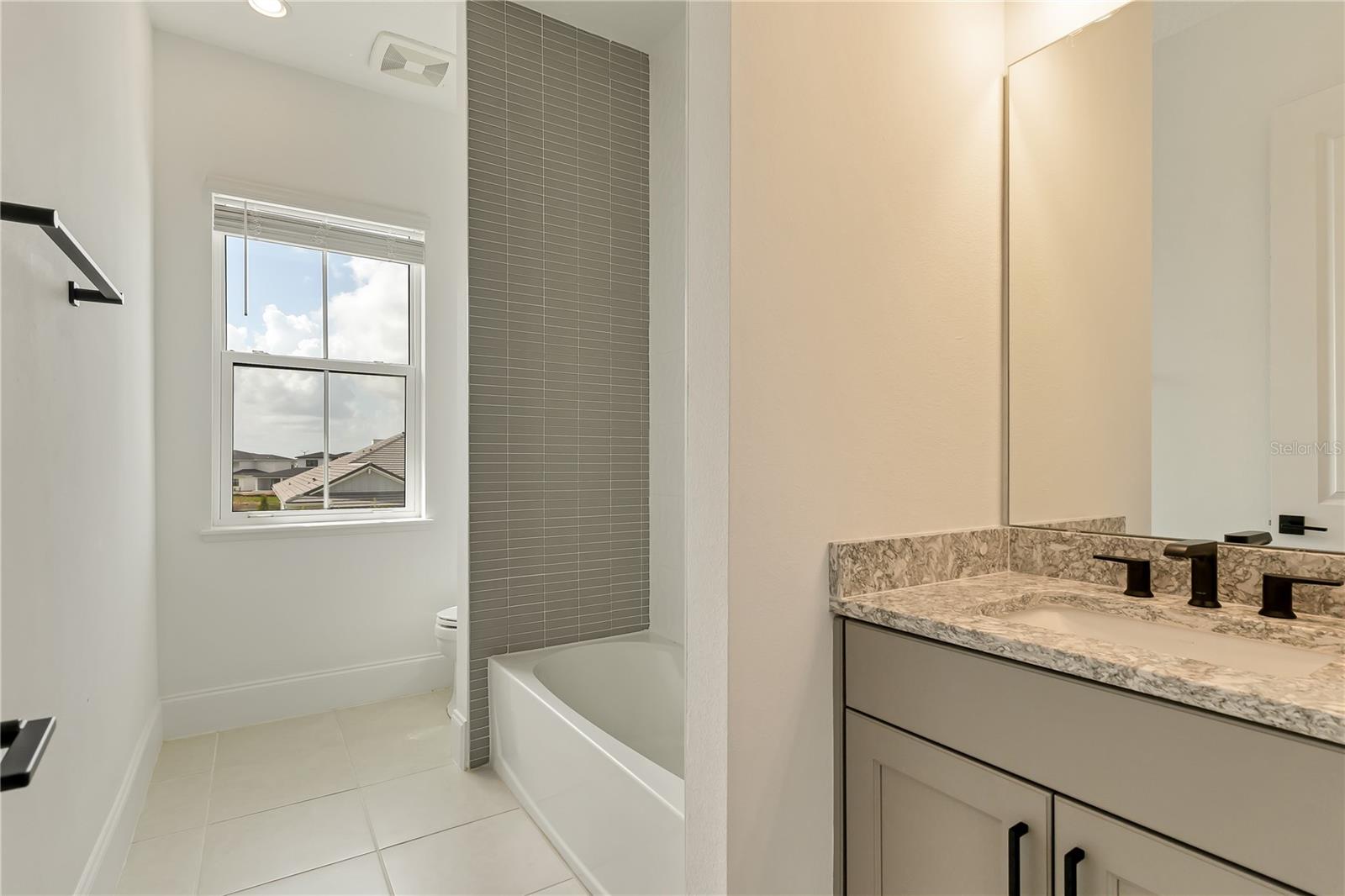 O6336142 Property Photo