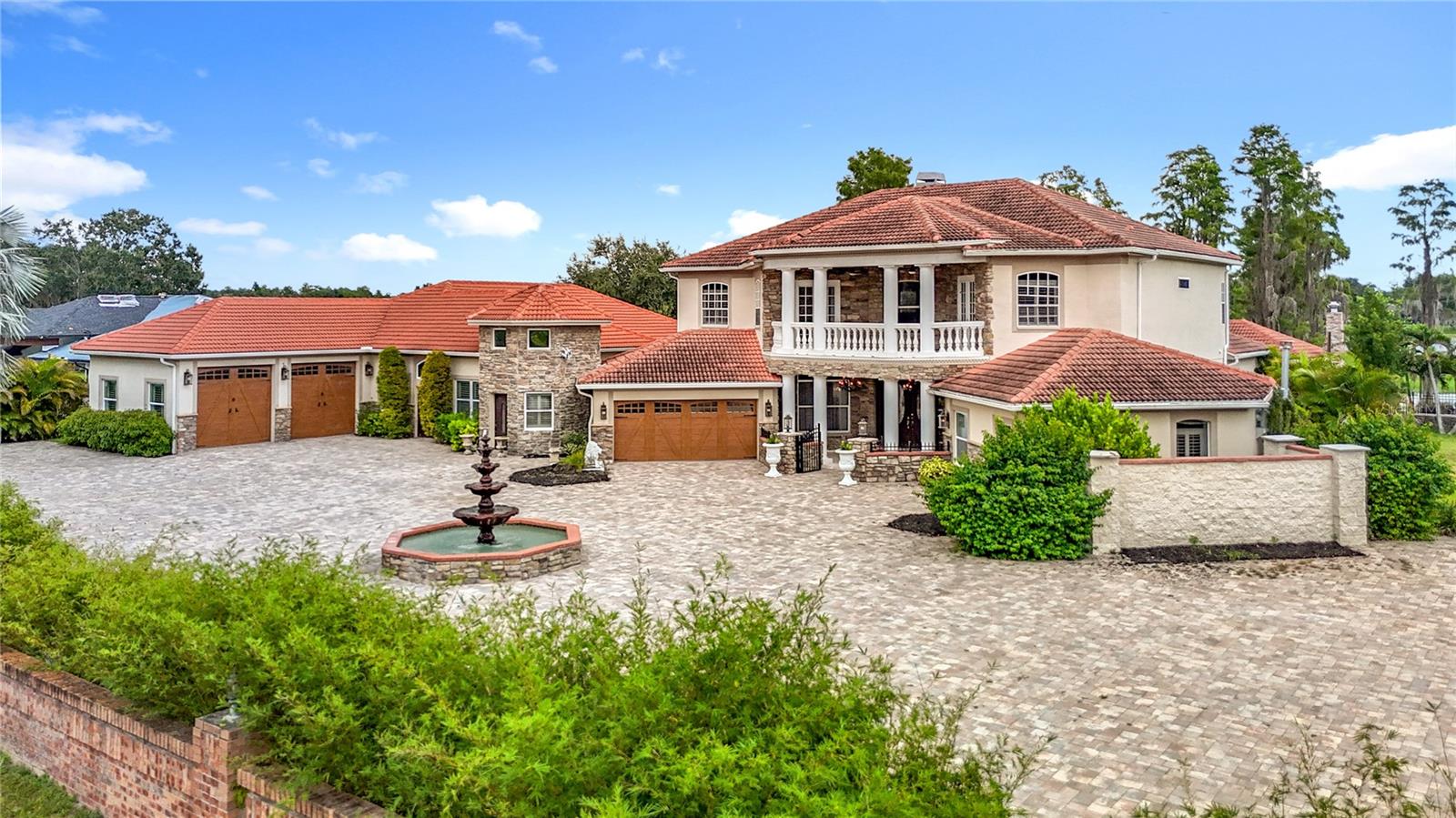 TB8417848 Property Photo