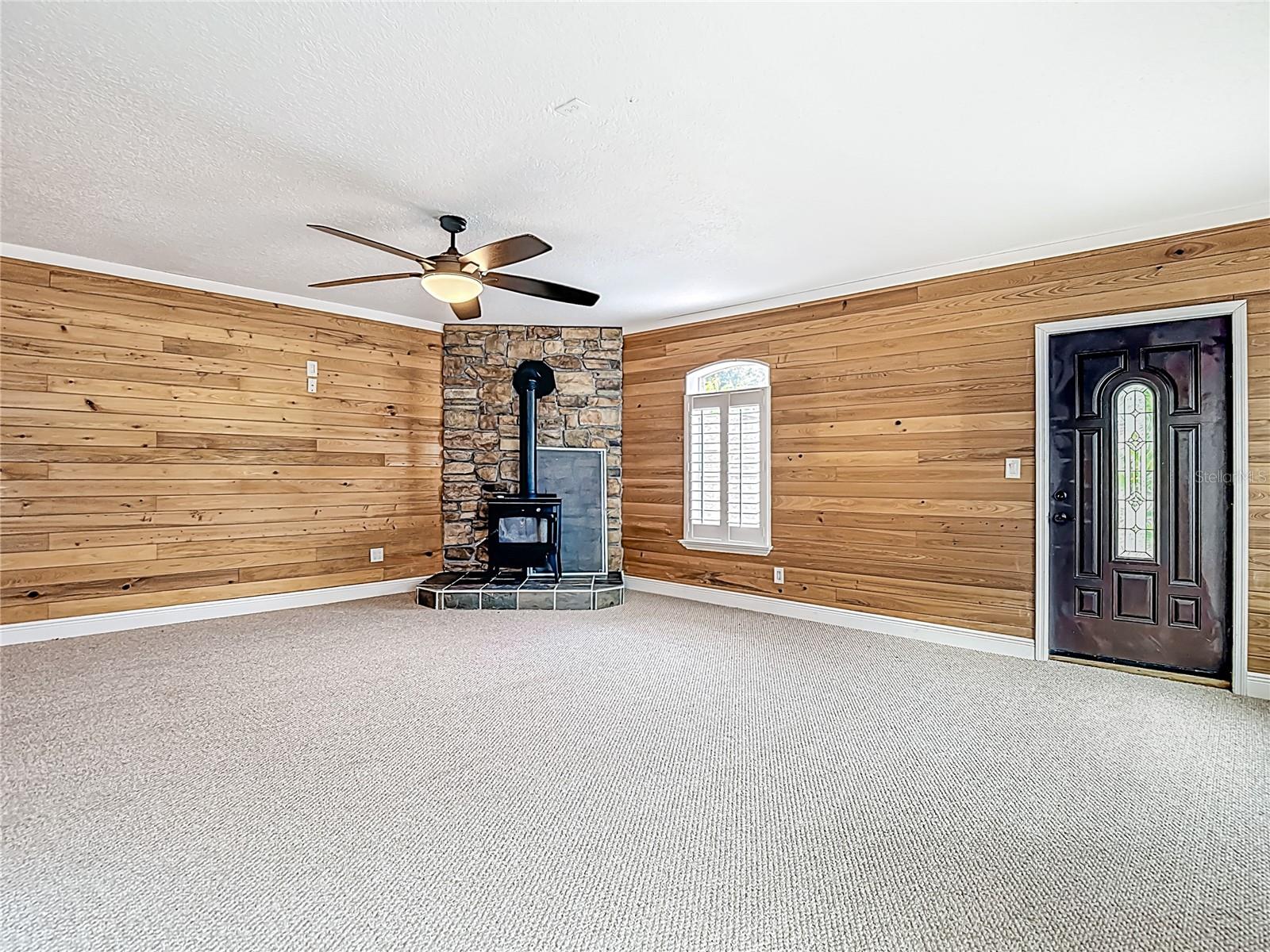 TB8417848 Property Photo