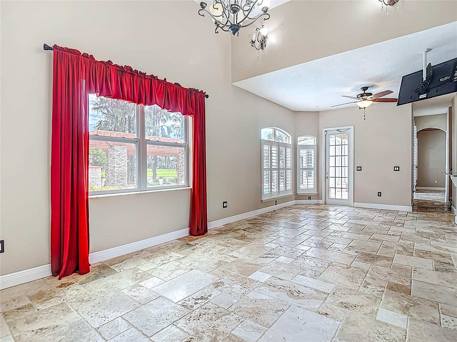 TB8417848 Property Photo