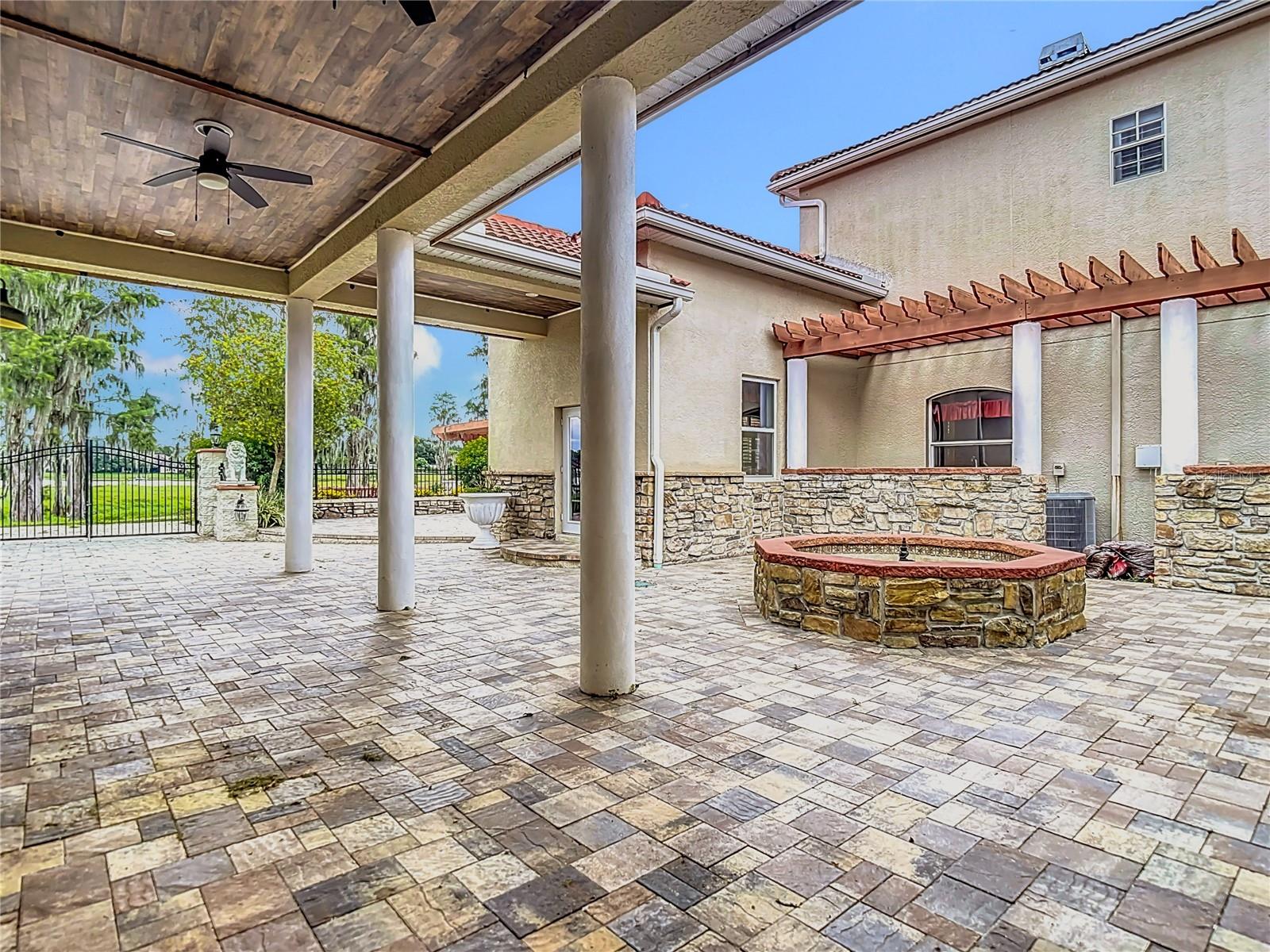 TB8417848 Property Photo