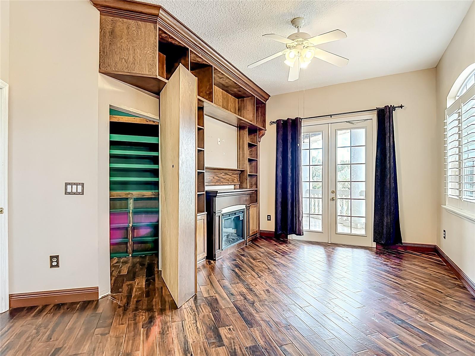 TB8417848 Property Photo