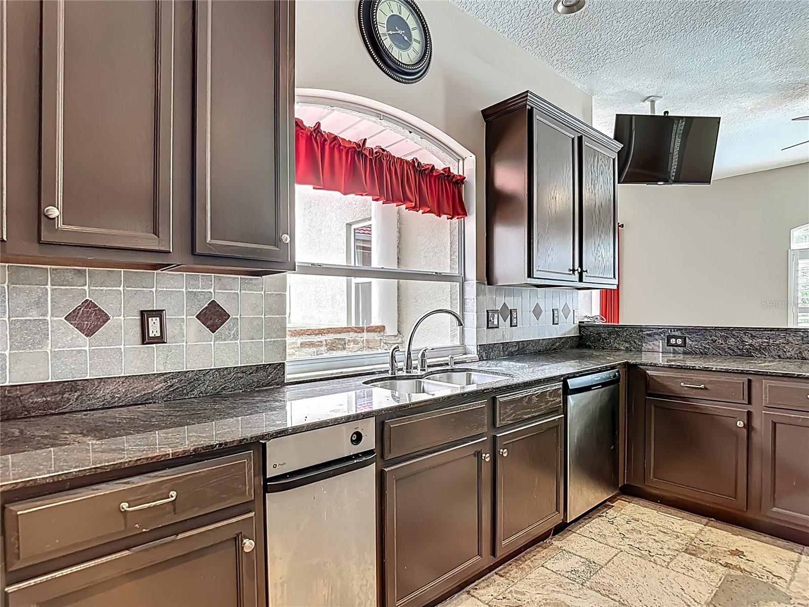 TB8417848 Property Photo