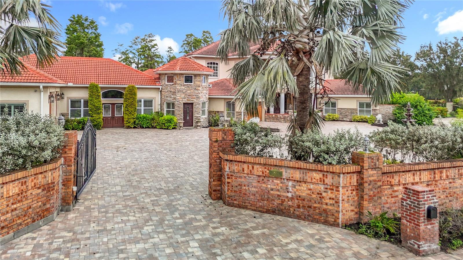 TB8417848 Property Photo