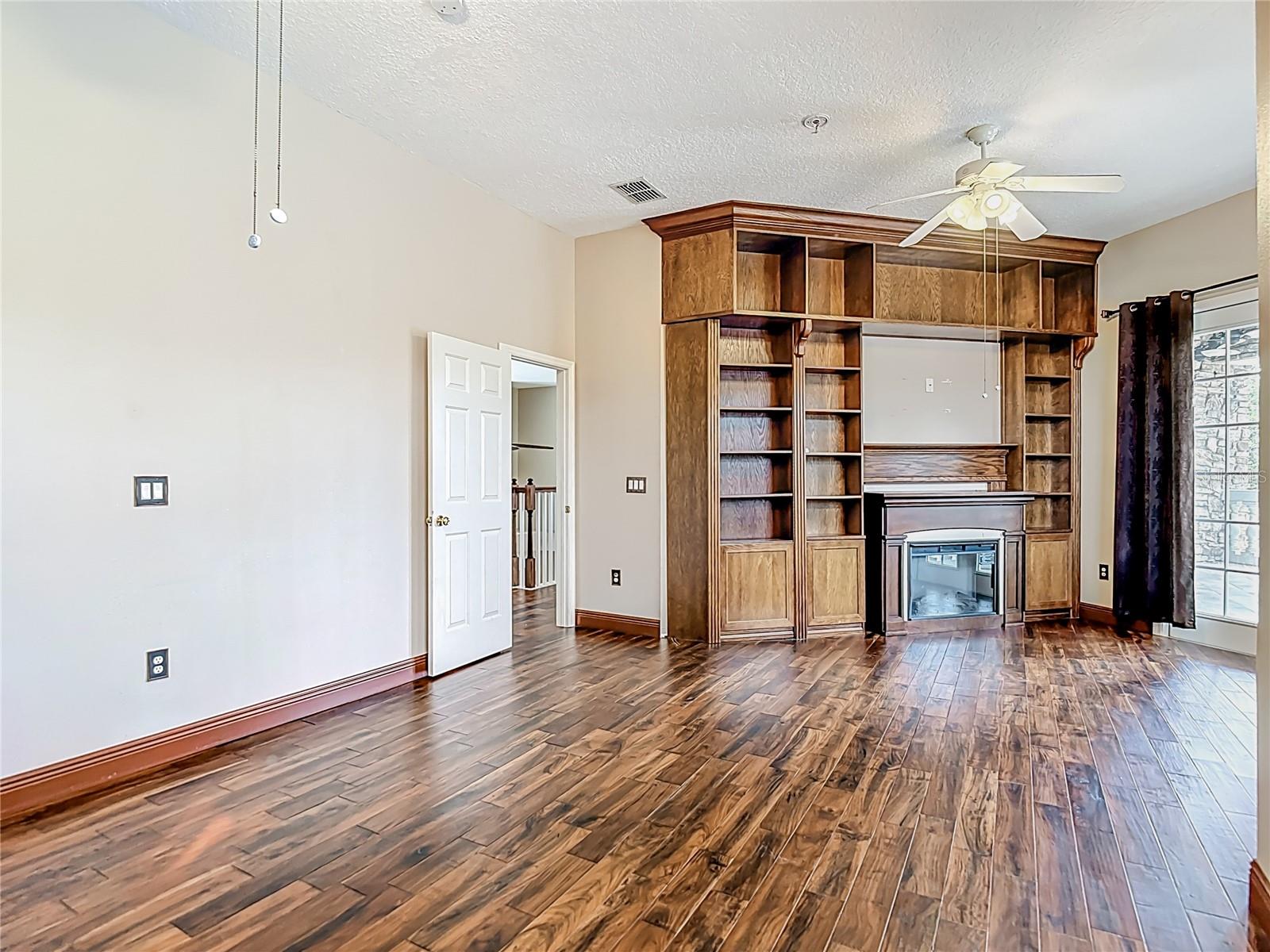 TB8417848 Property Photo