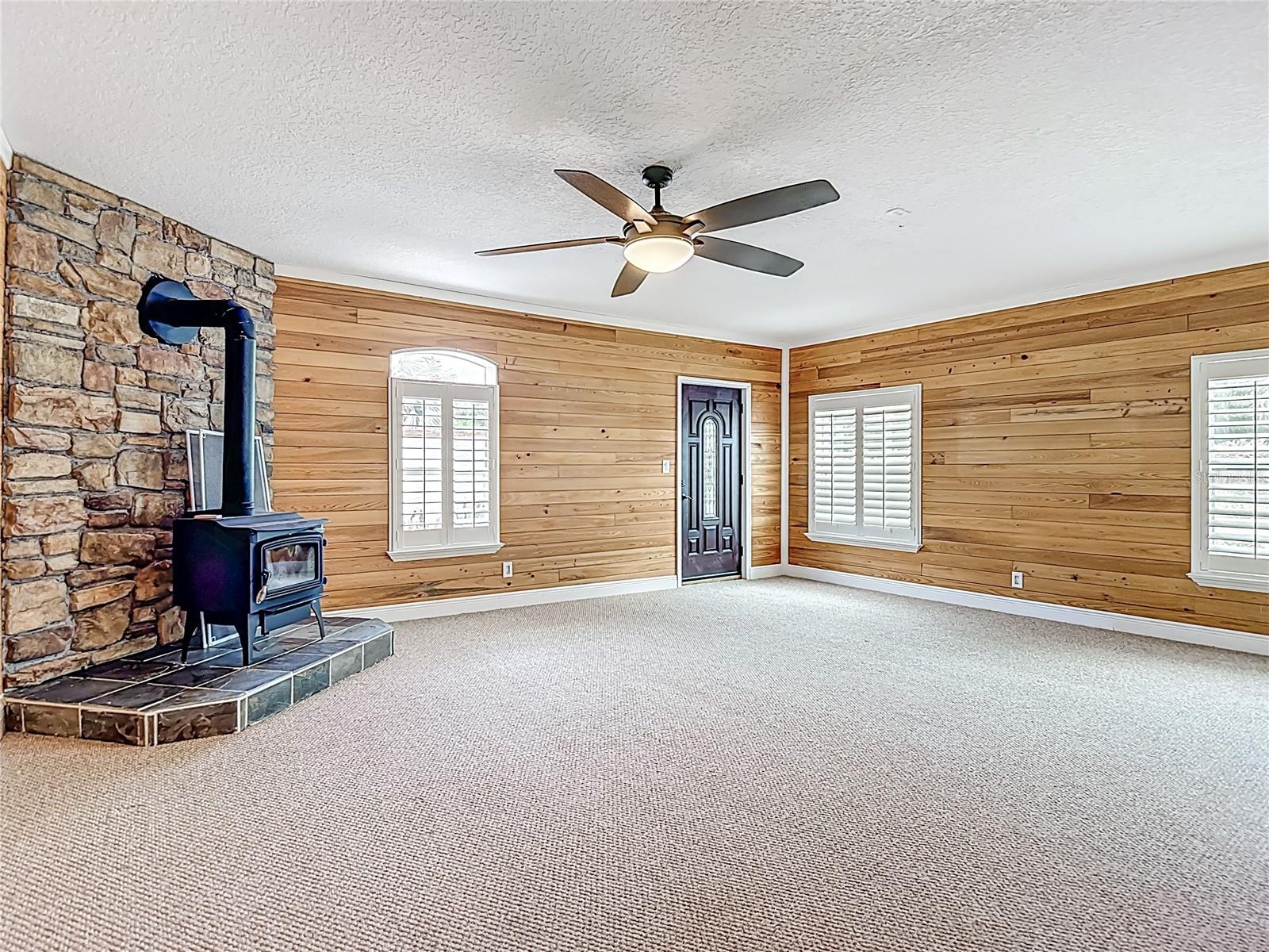 TB8417848 Property Photo