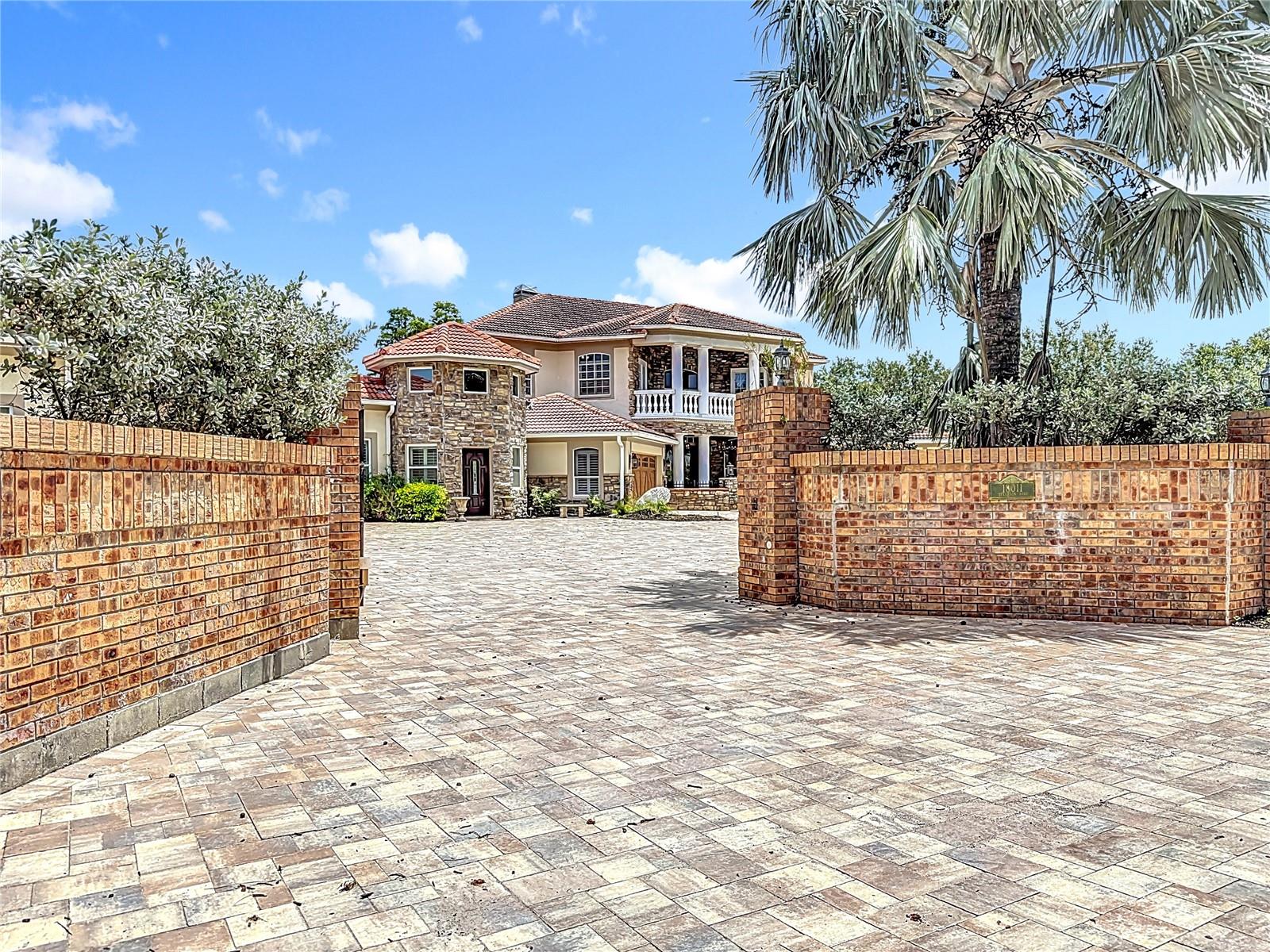 TB8417848 Property Photo