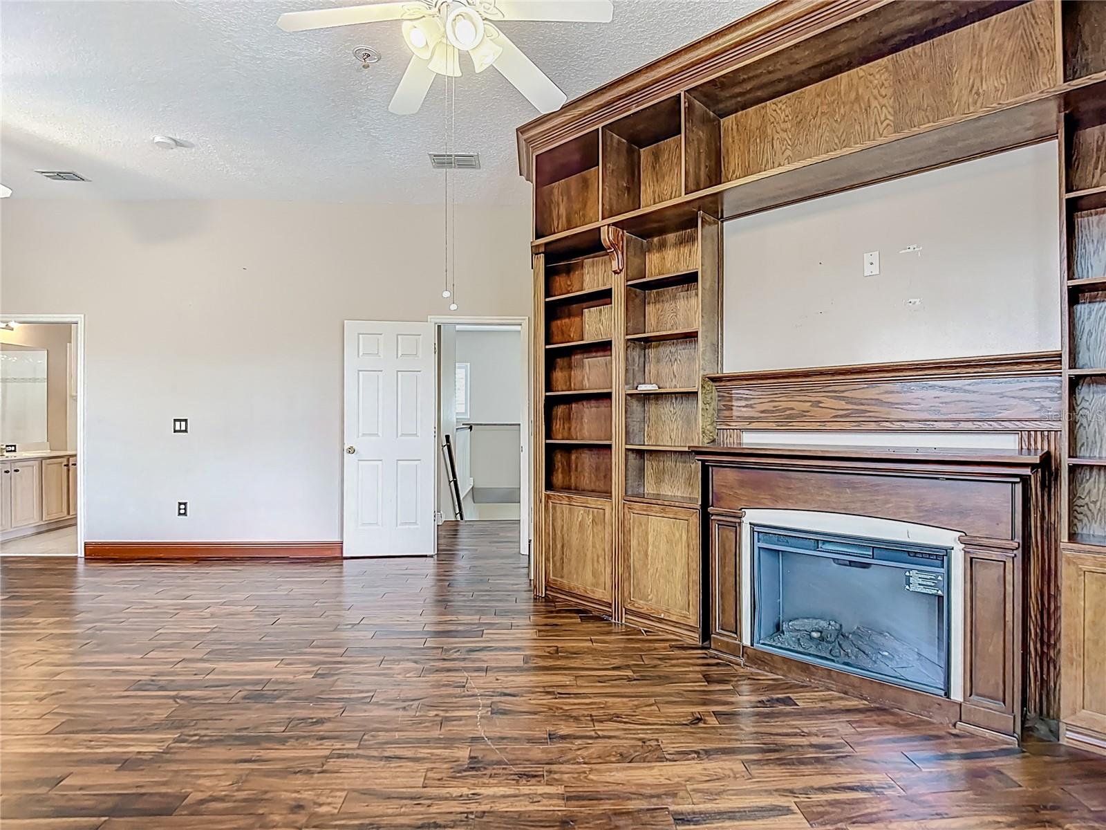 TB8417848 Property Photo