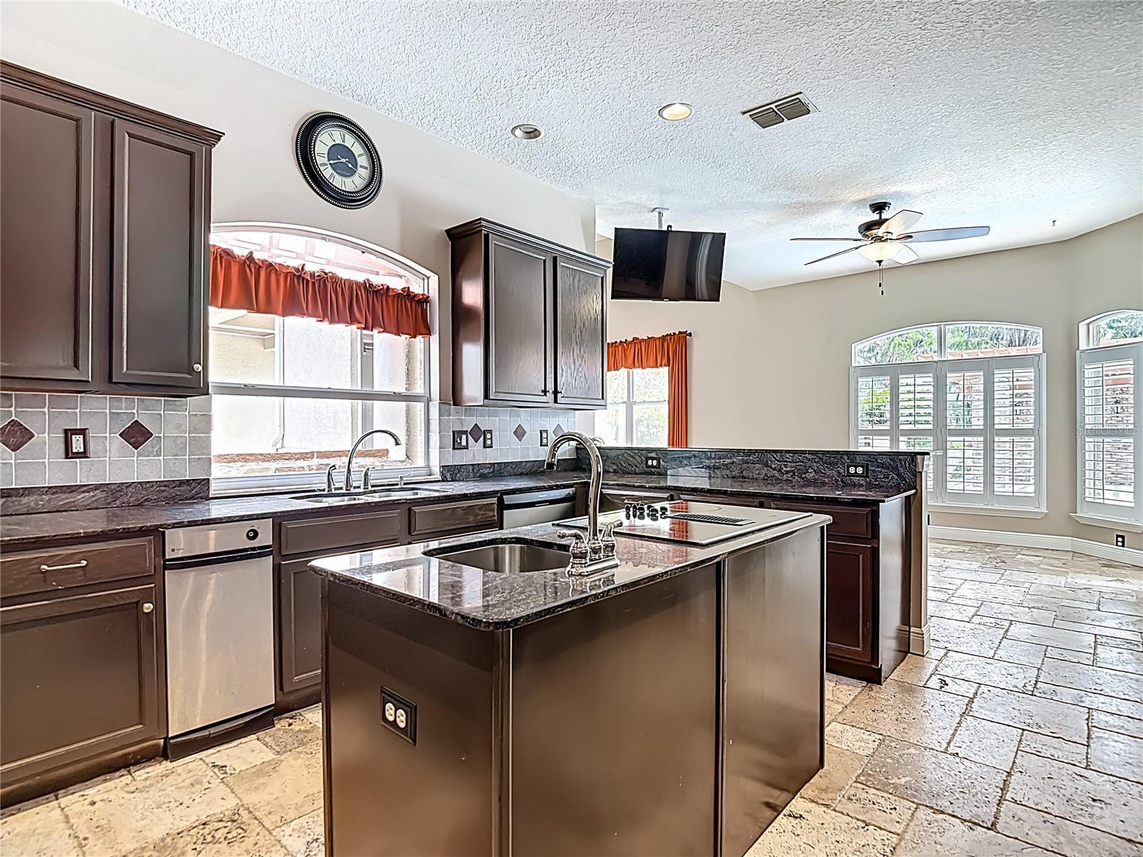 TB8417848 Property Photo