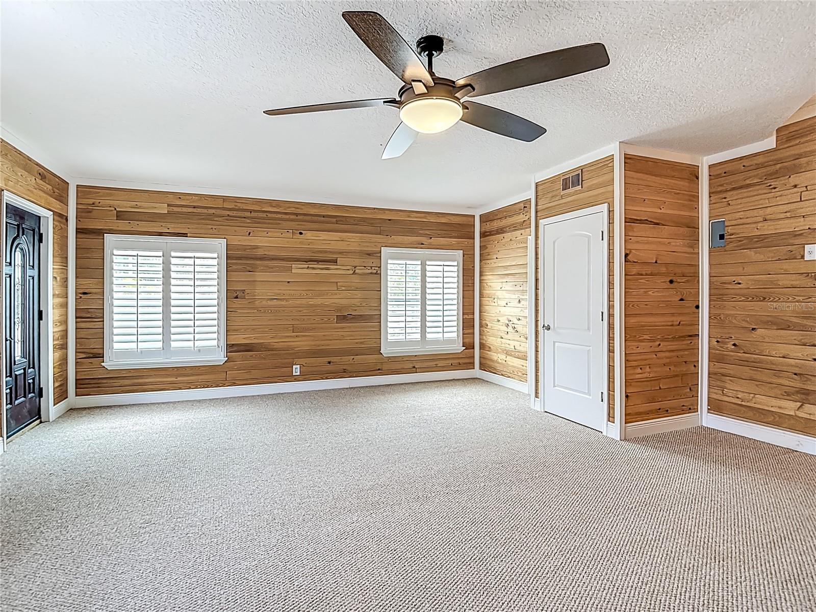 TB8417848 Property Photo