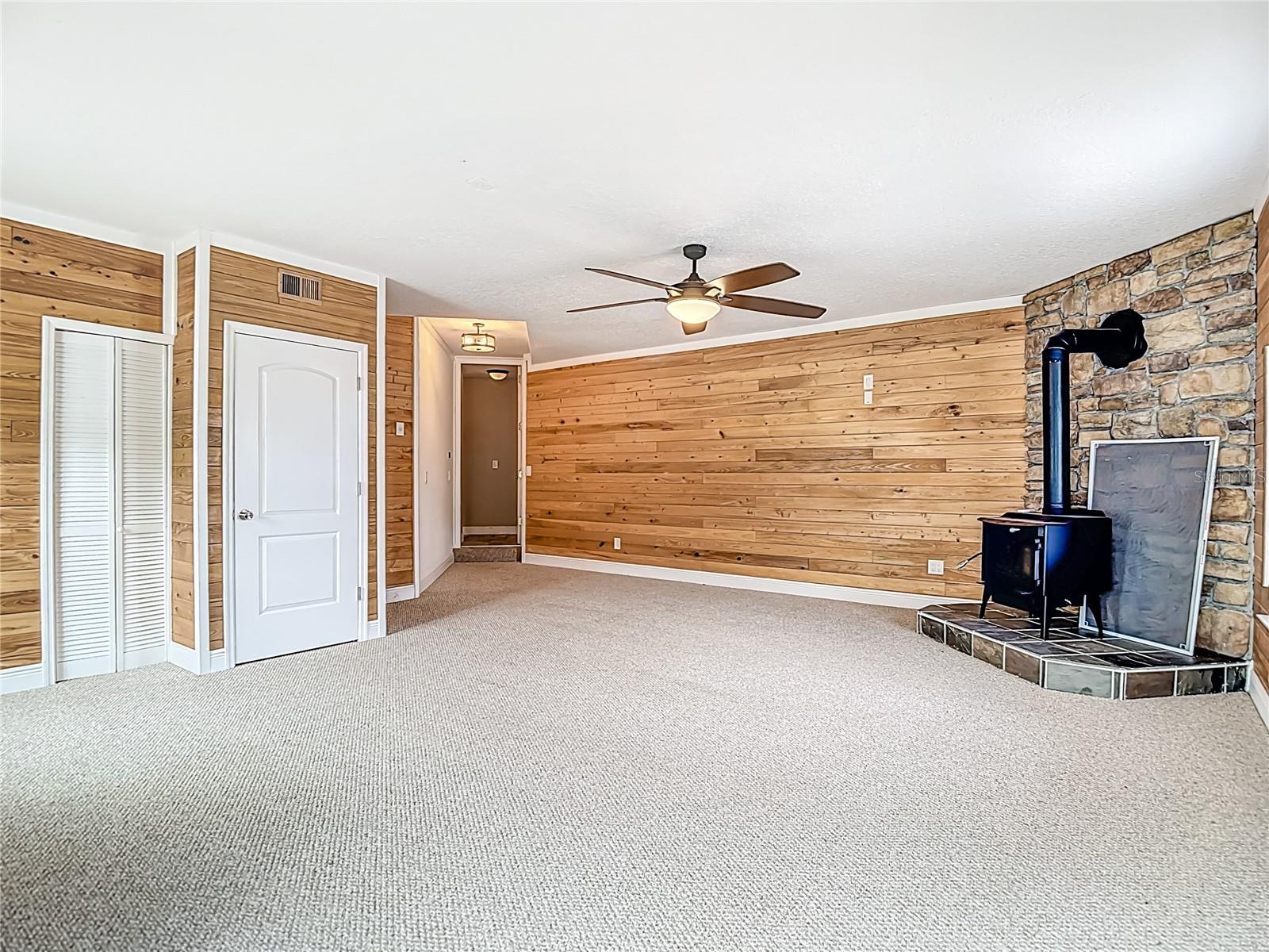 TB8417848 Property Photo