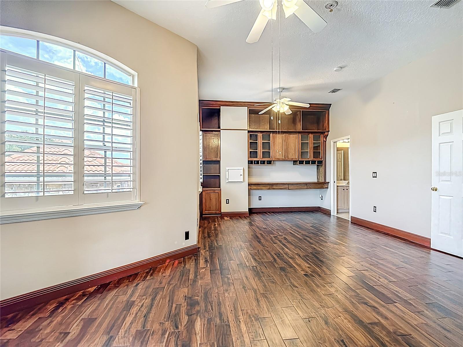 TB8417848 Property Photo