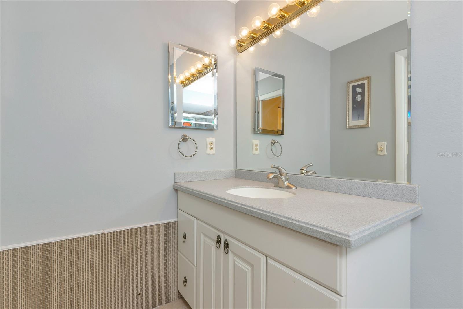A4662198 Property Photo