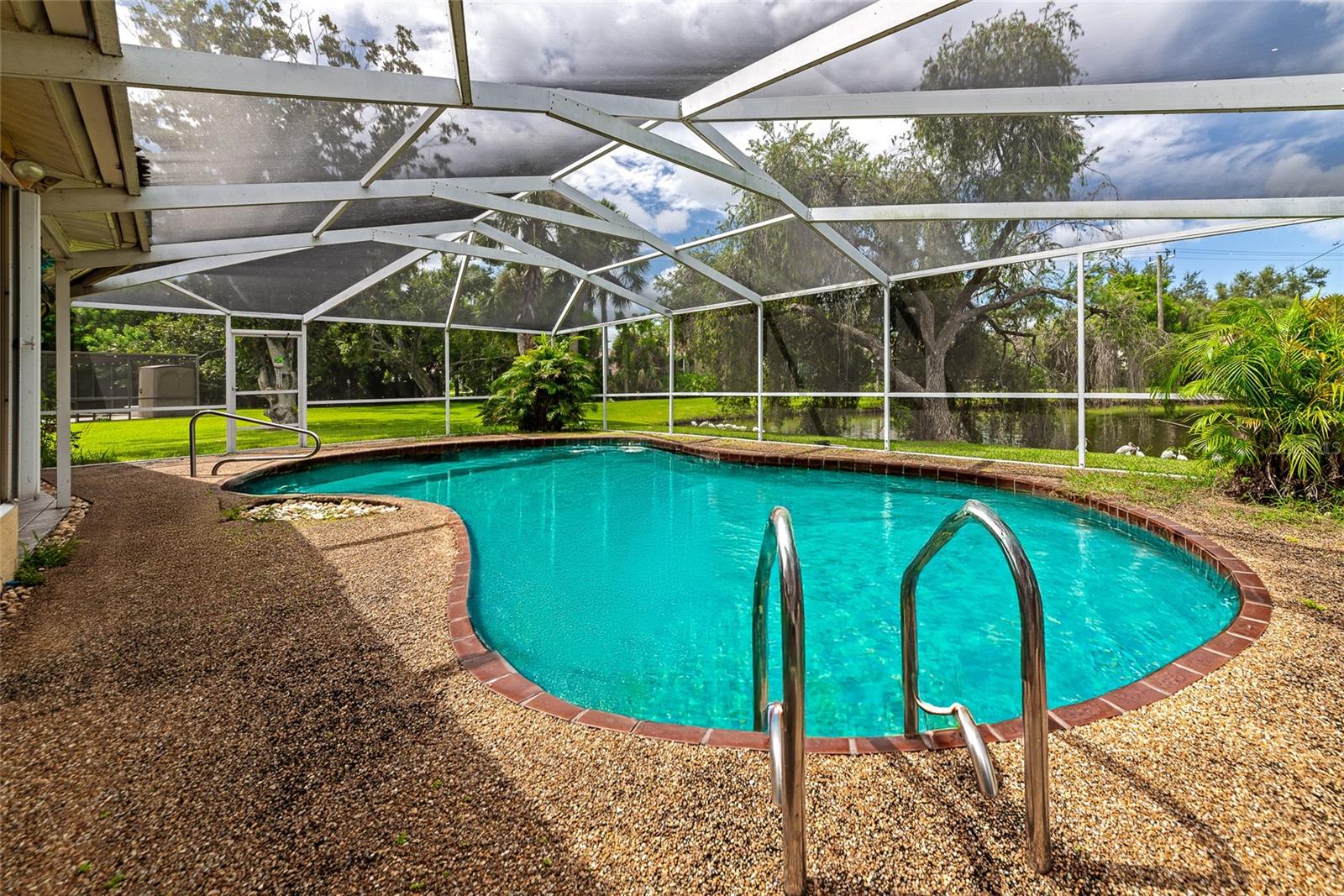 A4662198 Property Photo
